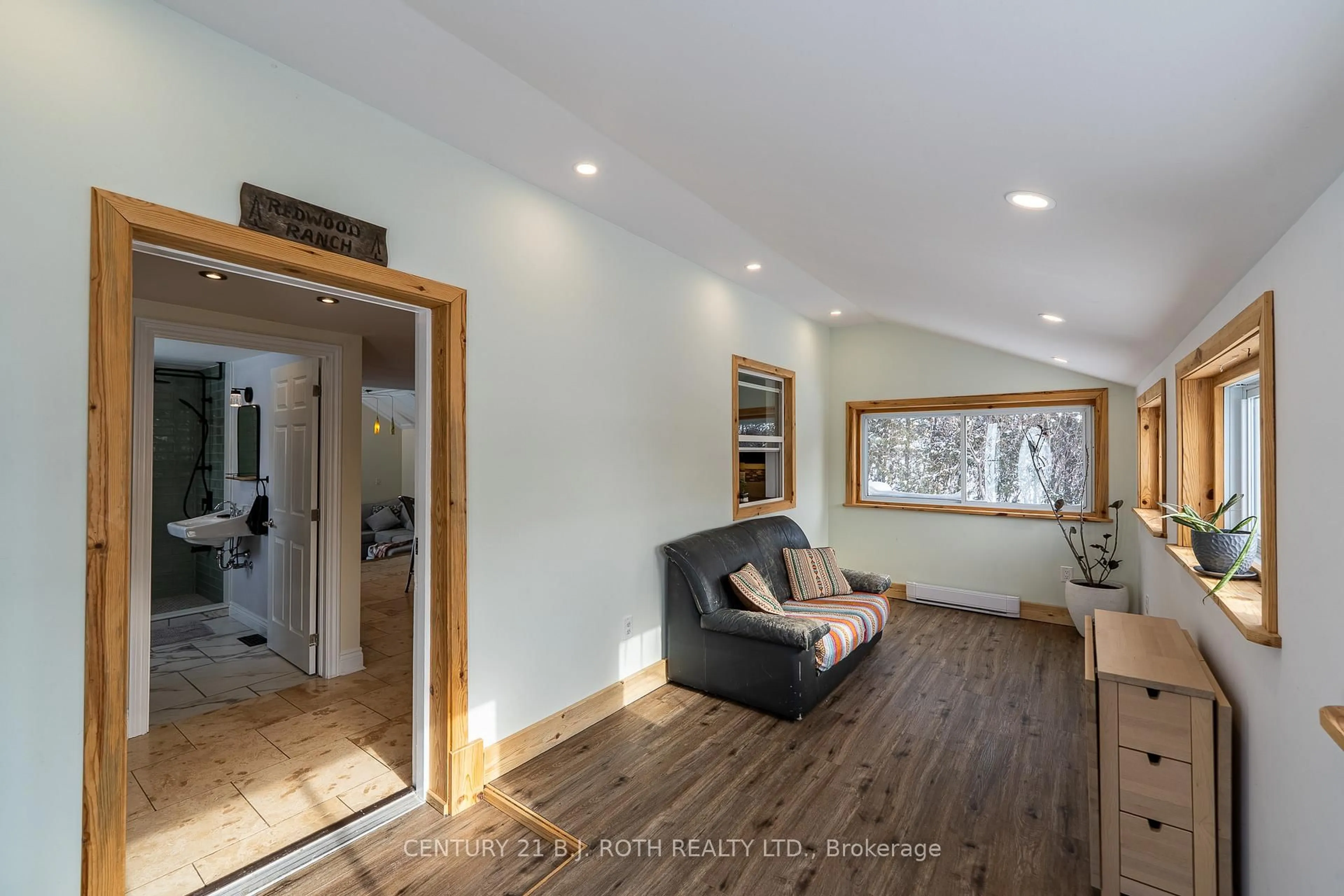 Indoor entryway for 2708 CONCESSION 9 Rd, Ramara Ontario L0K 1B0