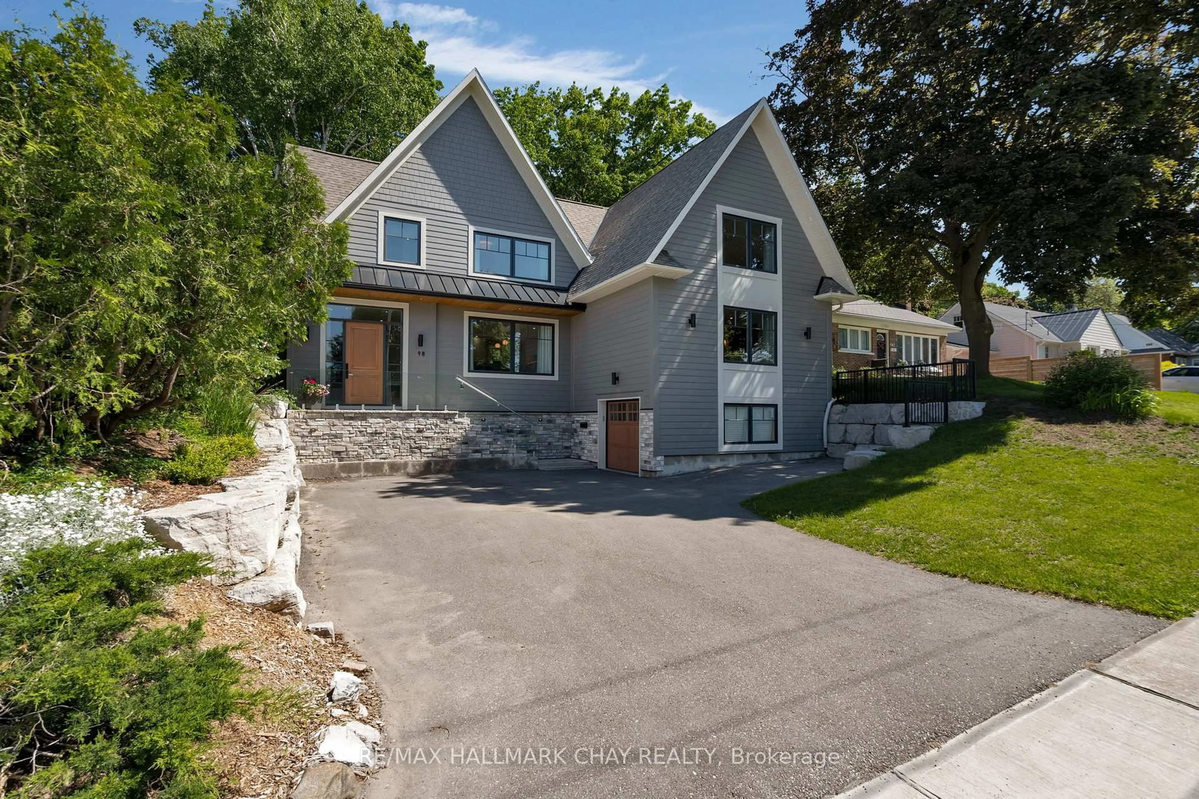 Unknown for 98 Shanty Bay Rd, Barrie Ontario L4M 1E2