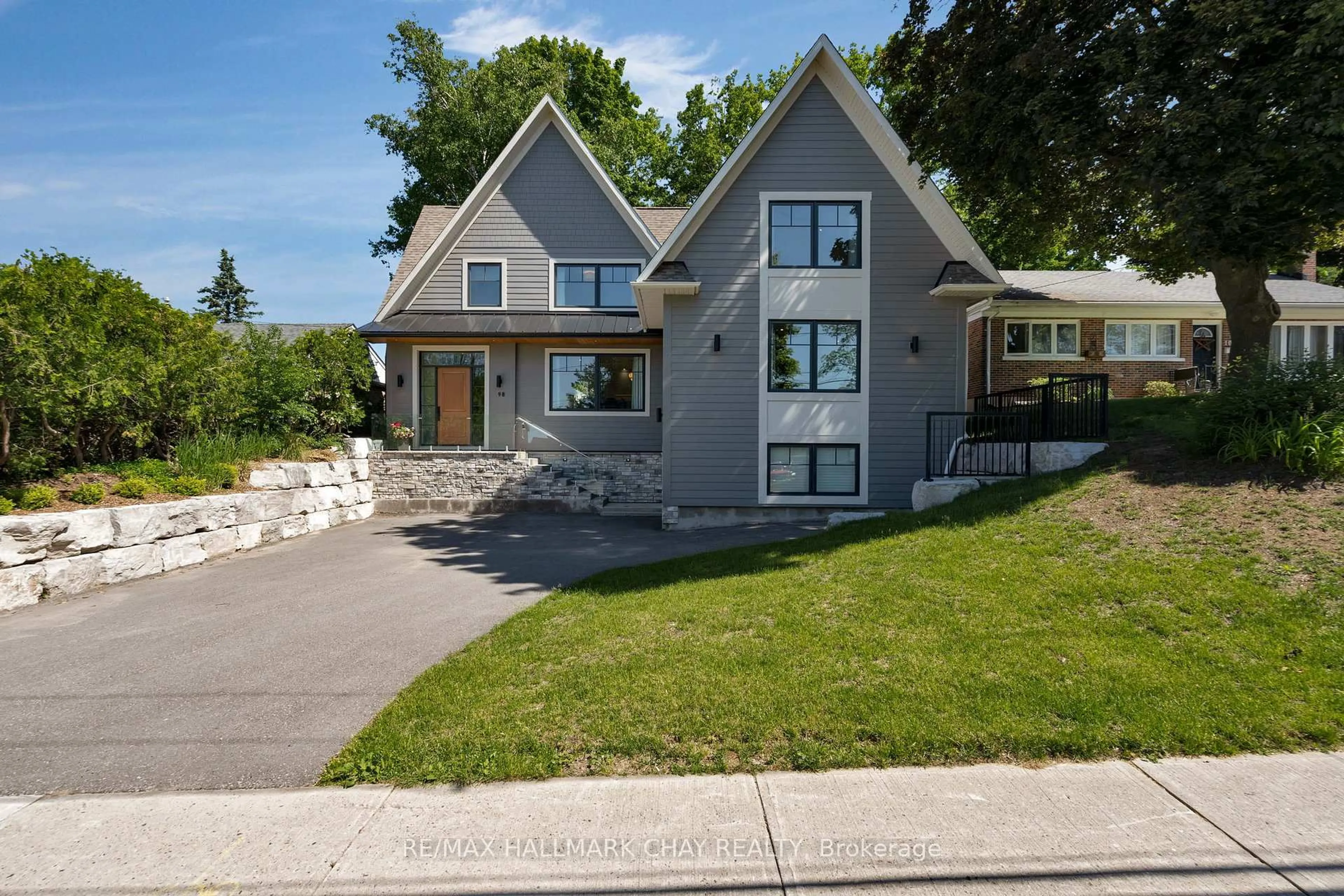 Home with brick exterior material, street for 98 Shanty Bay Rd, Barrie Ontario L4M 1E2