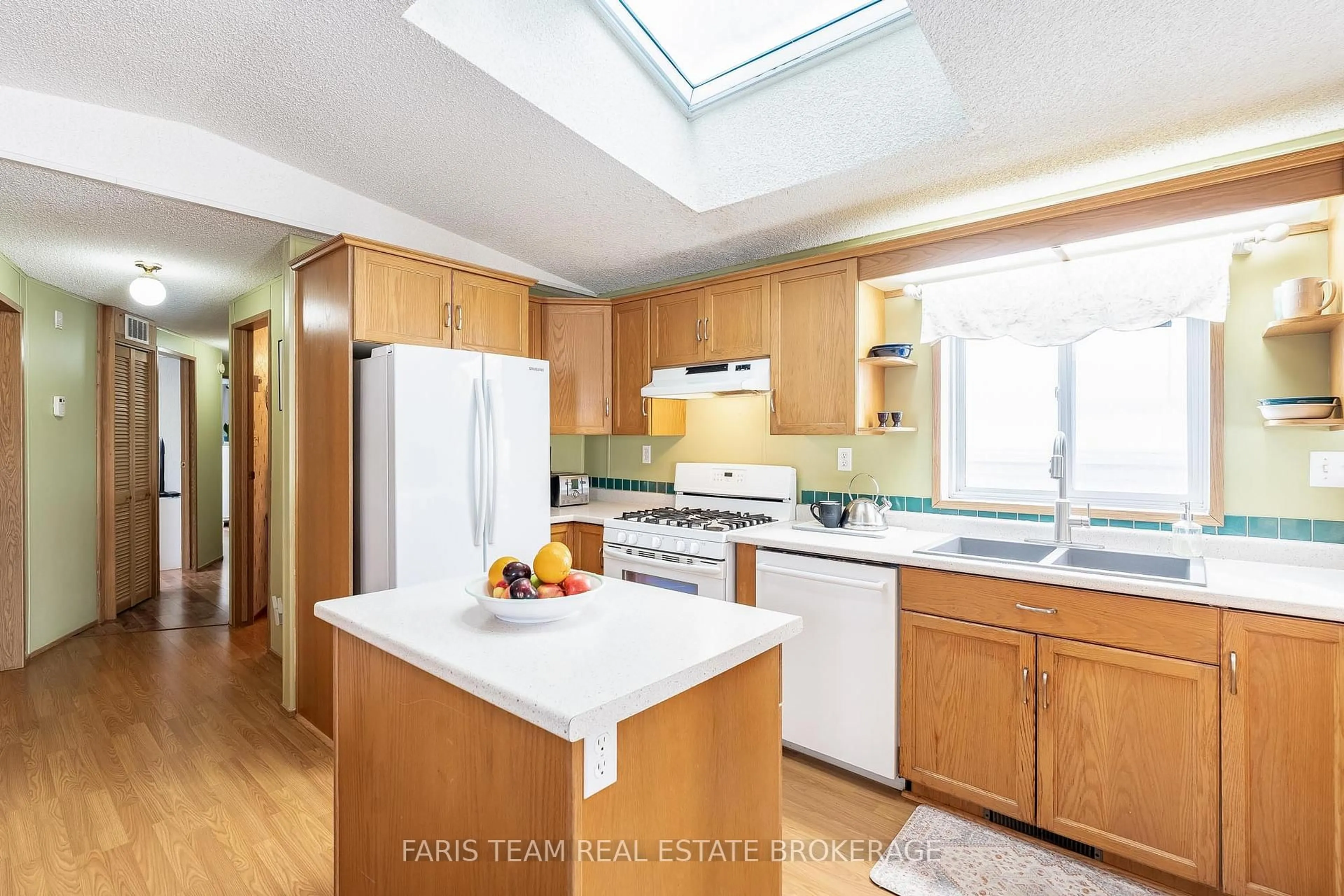 Open concept kitchen, unknown for 1407 Fox Rd, Severn Ontario L3V 0V4