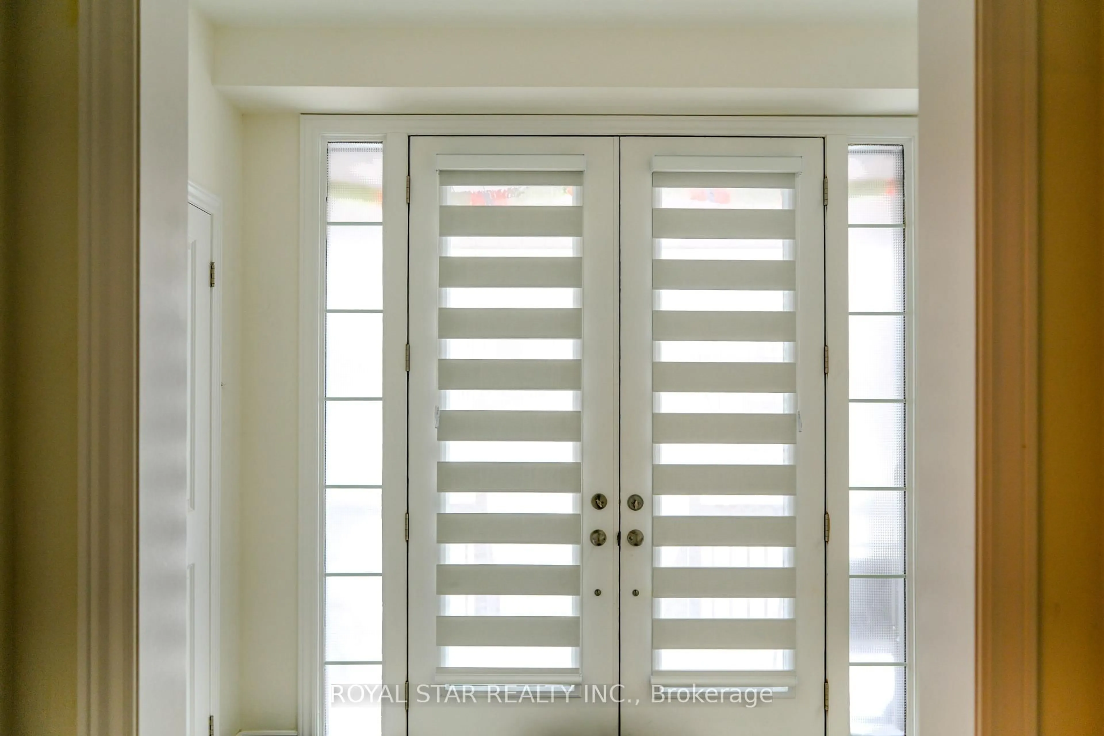 Indoor entryway for 144 Rosanne Circ, Wasaga Beach Ontario L9Z 0N1