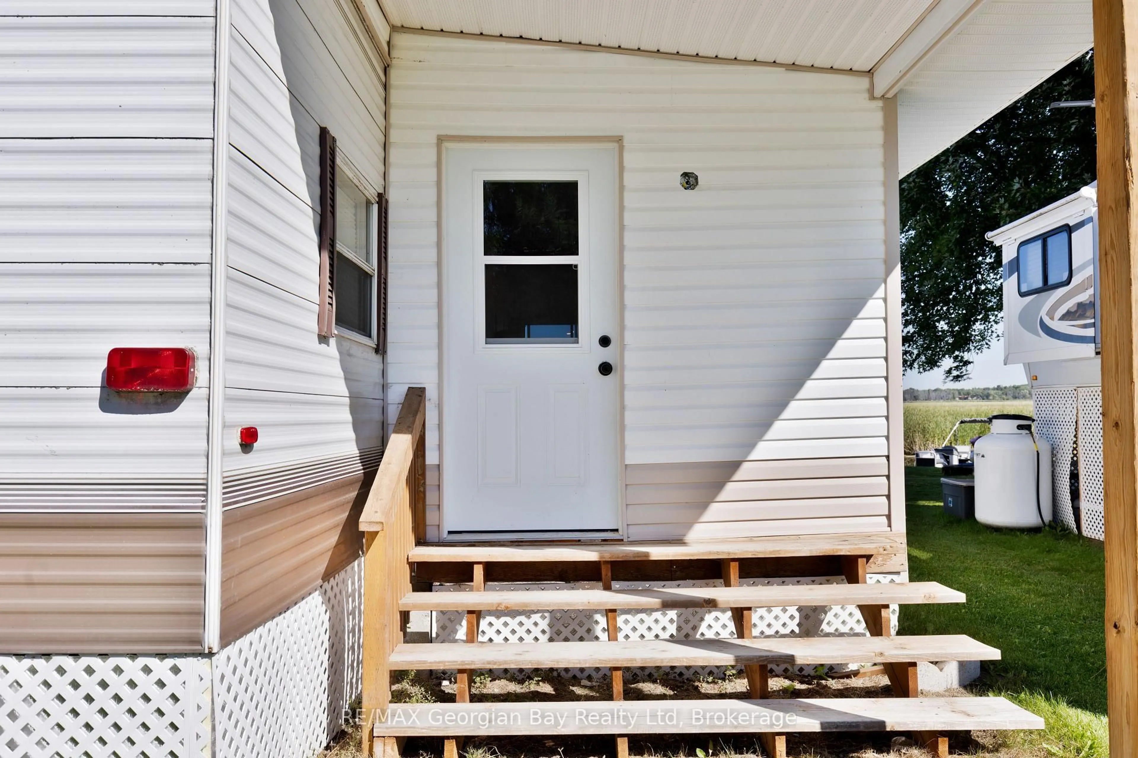 Home with vinyl exterior material, street for 1838 Heron Dr #14, Severn Ontario L0K 2C0