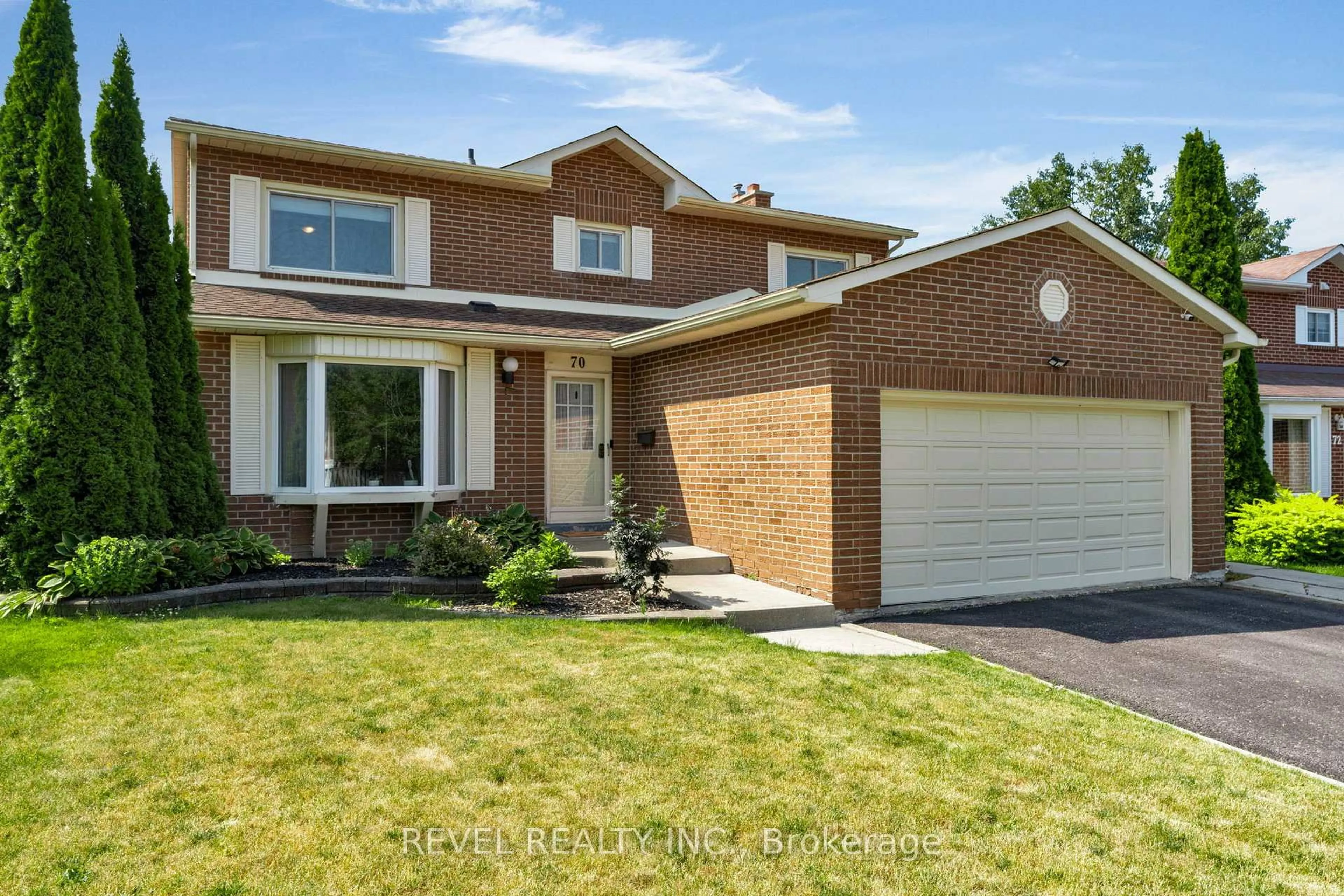 Home with brick exterior material, street for 70 Lillian Cres, Barrie Ontario L4N 5H7