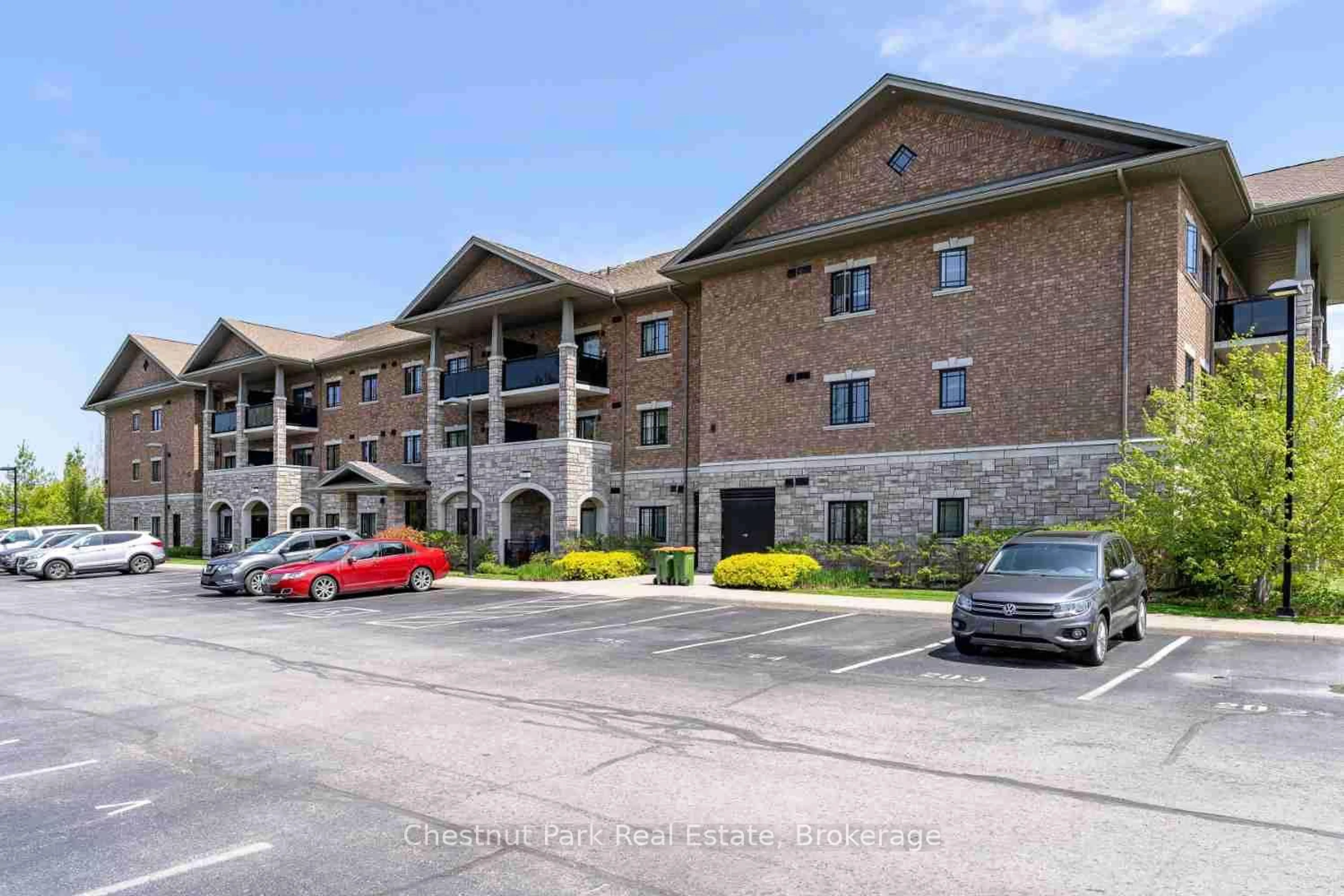 Unknown for 1 Chamberlain Cres #304, Collingwood Ontario L9Y 0X7