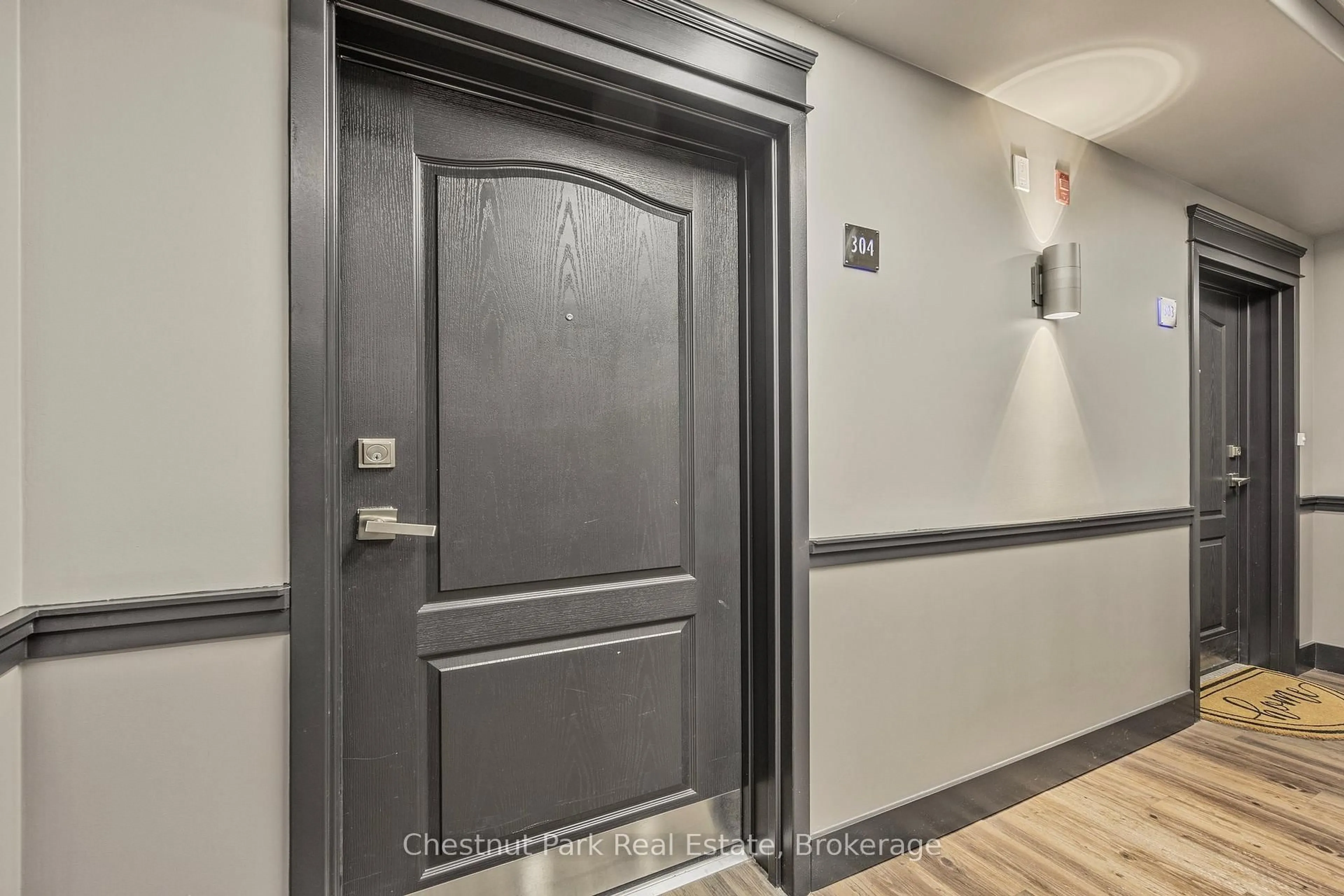 Indoor foyer for 1 Chamberlain Cres #304, Collingwood Ontario L9Y 0X7