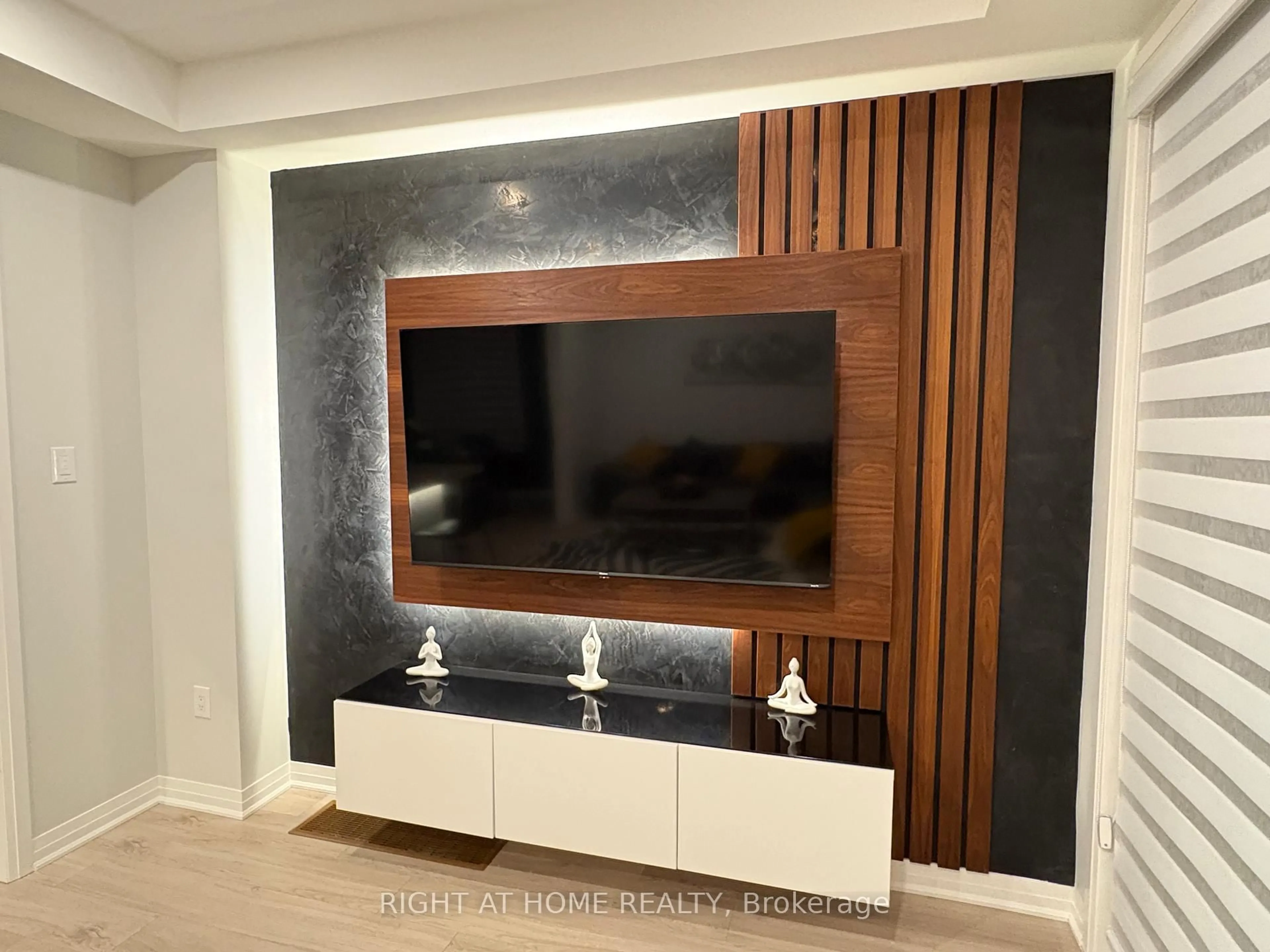 Home theater for 95 Shepherd Dr, Barrie Ontario L9J 0K4