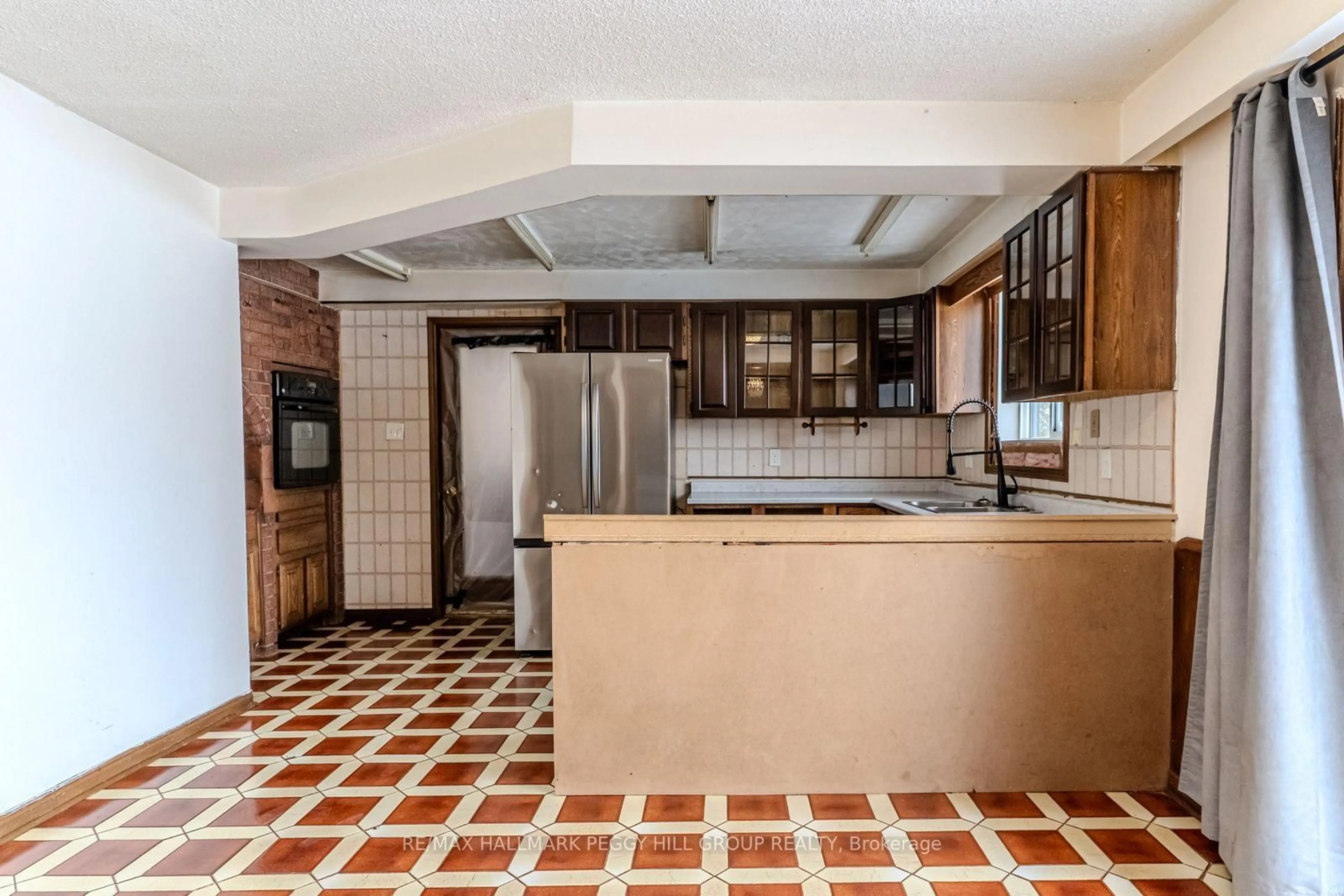 Standard kitchen, ceramic/tile floor for 163 Patterson Blvd, Tay Ontario L0K 1R0