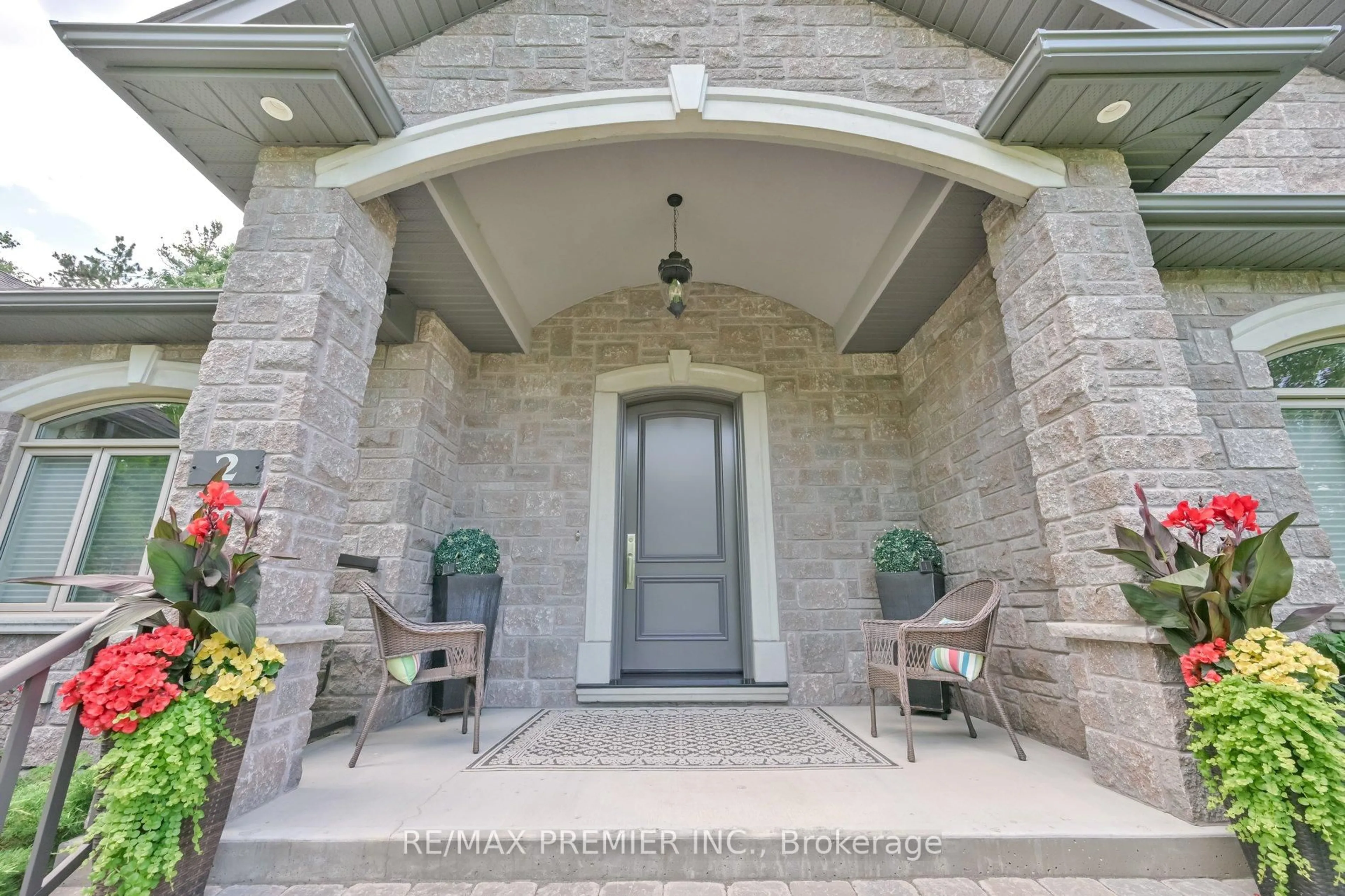 Indoor entryway for 2 Hilltop Crt, Springwater Ontario L0L 1Y3