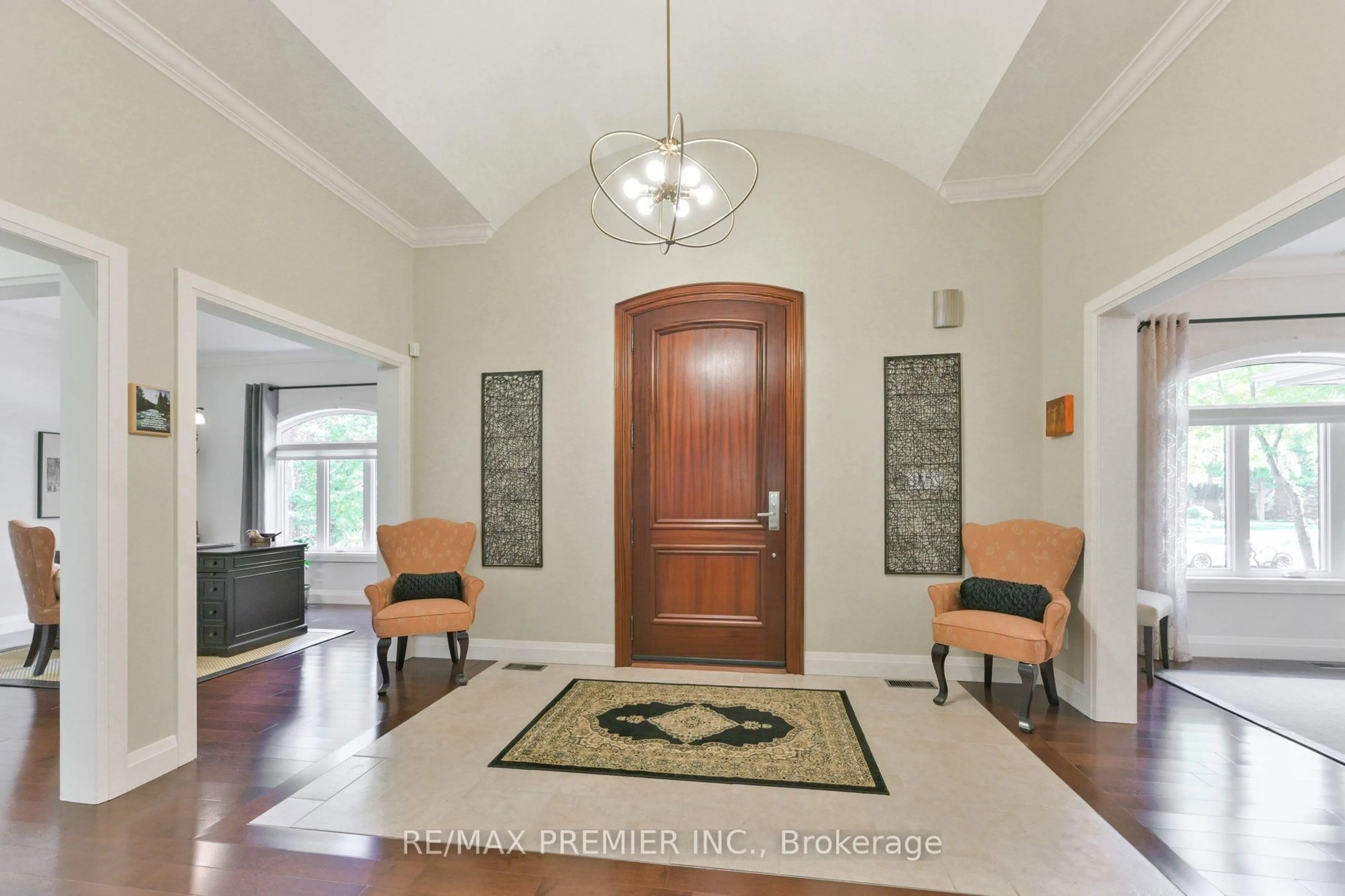 Indoor foyer for 2 Hilltop Crt, Springwater Ontario L0L 1Y3