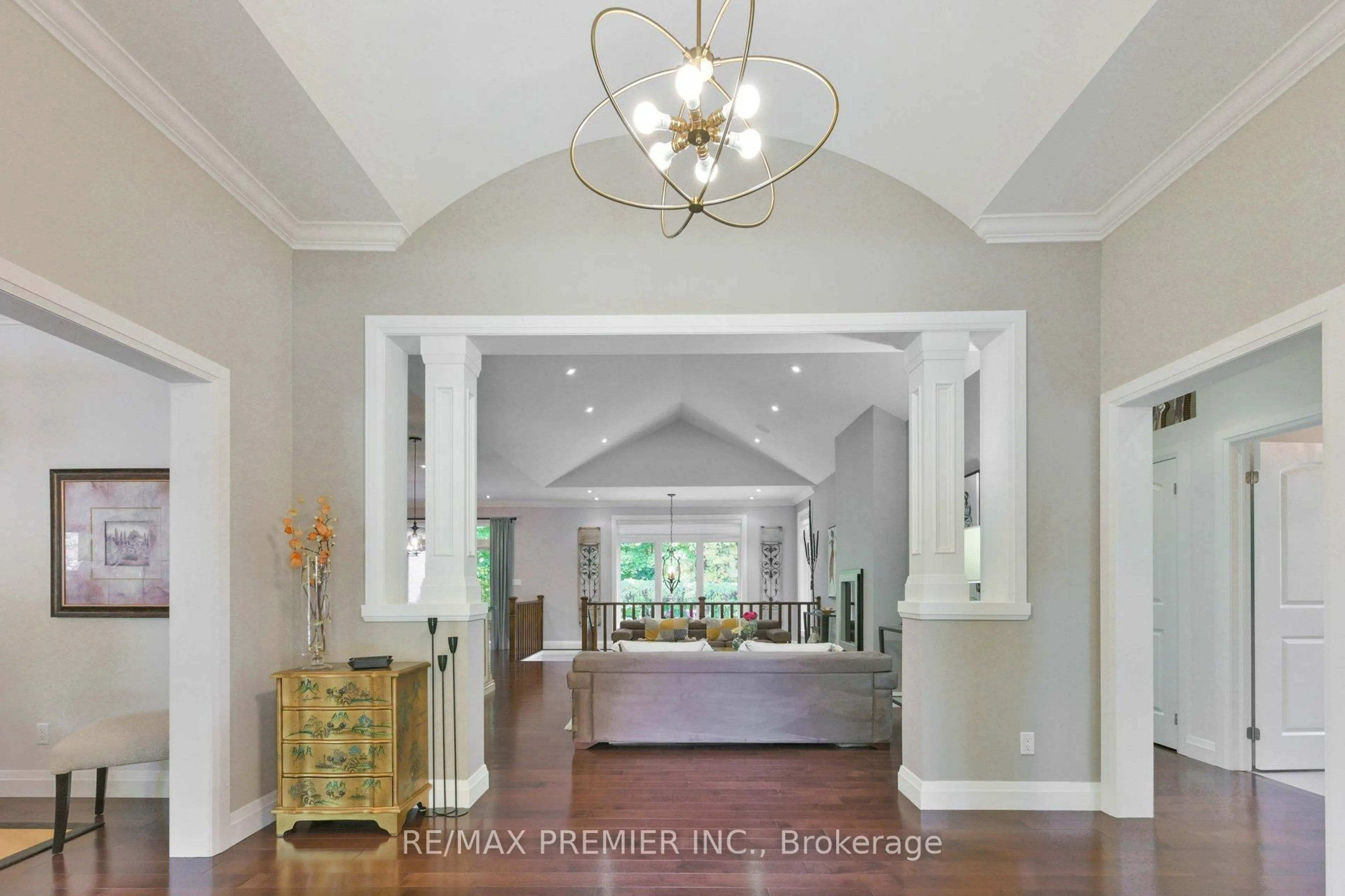 Indoor entryway for 2 Hilltop Crt, Springwater Ontario L0L 1Y3