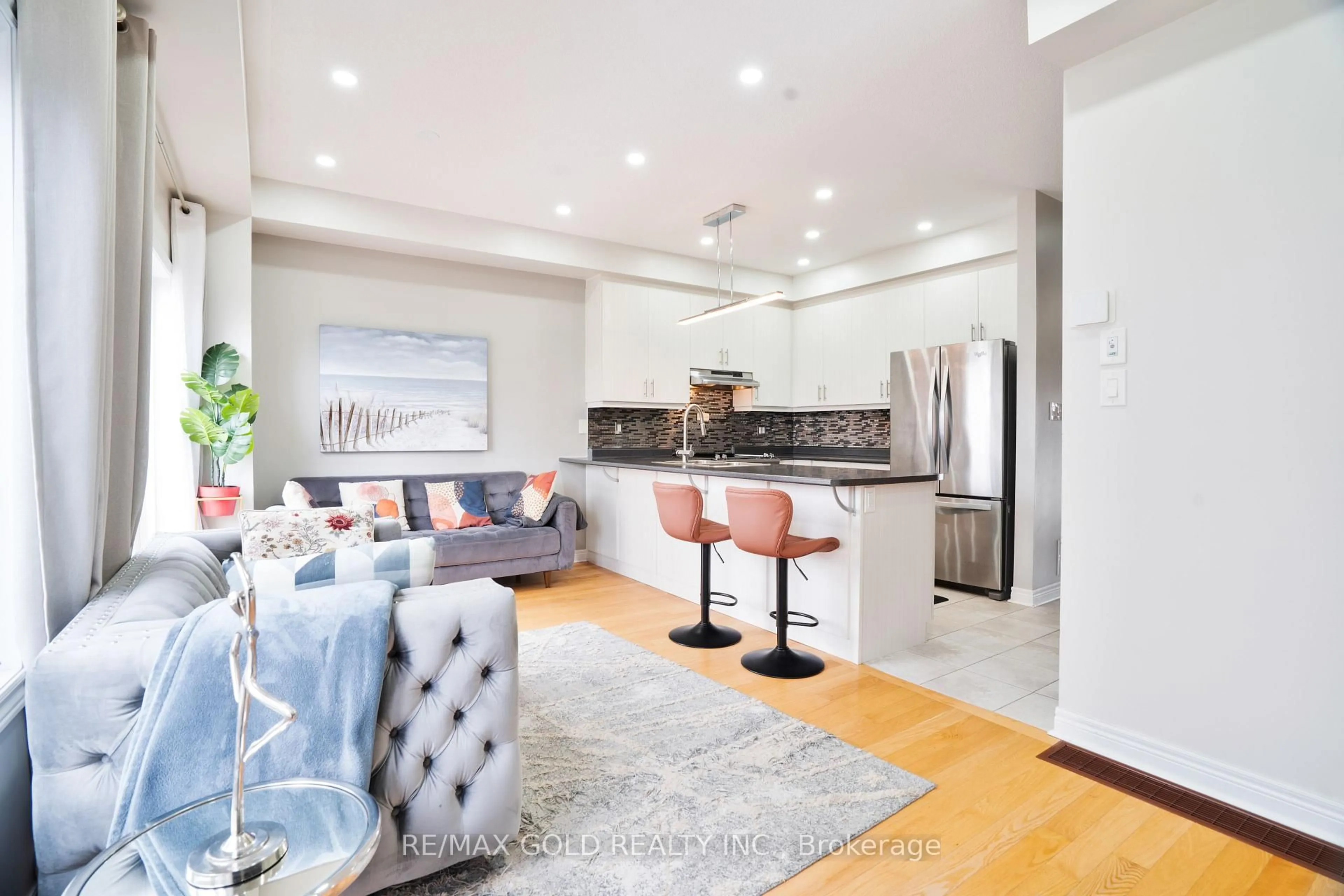 Open concept kitchen, unknown for 56 Snelgrove Cres, Barrie Ontario L4N 6R6