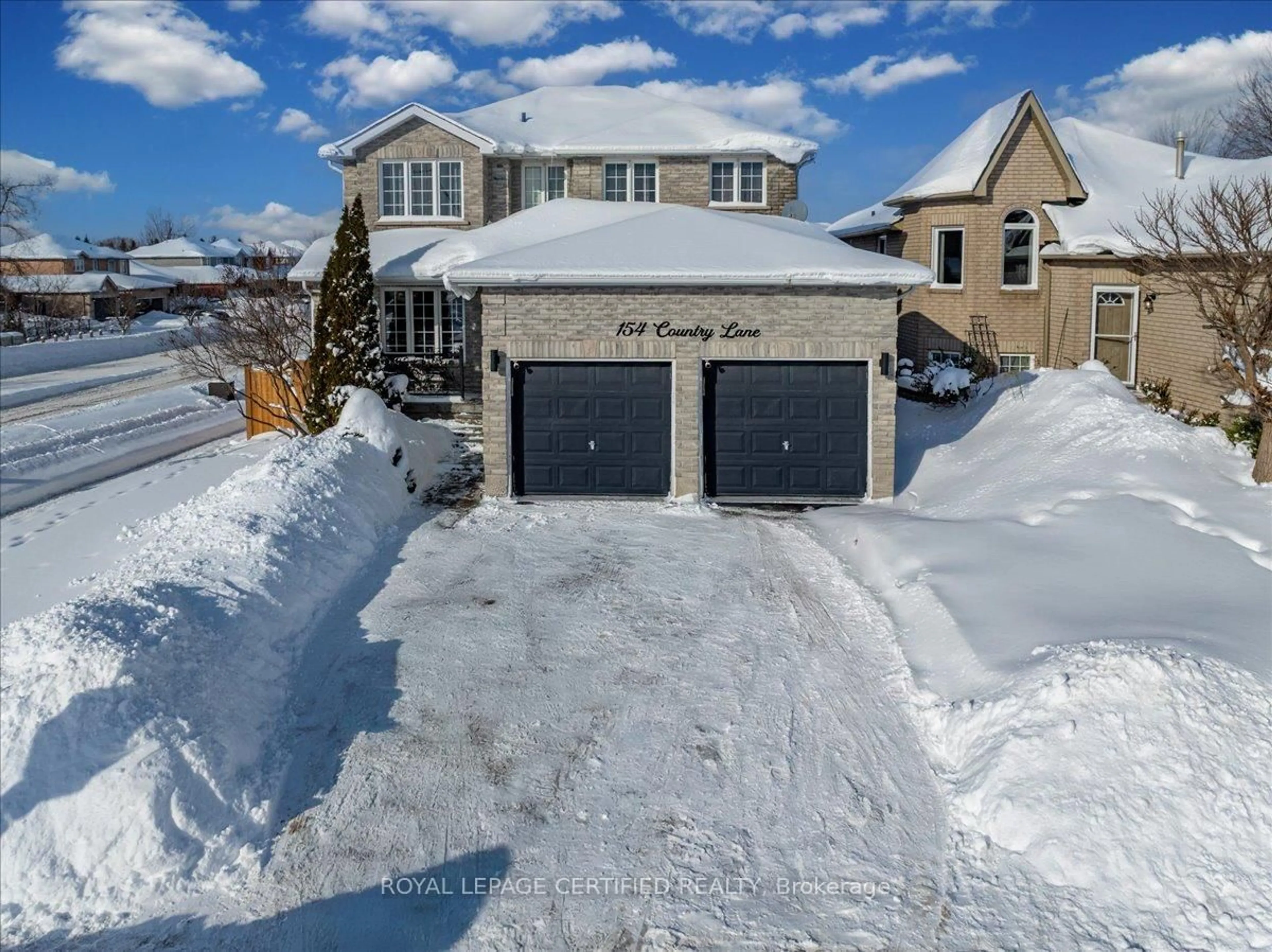 A pic from outside/outdoor area/front of a property/back of a property/a pic from drone, street for 154 Country Lane, Barrie Ontario L4N 0N1