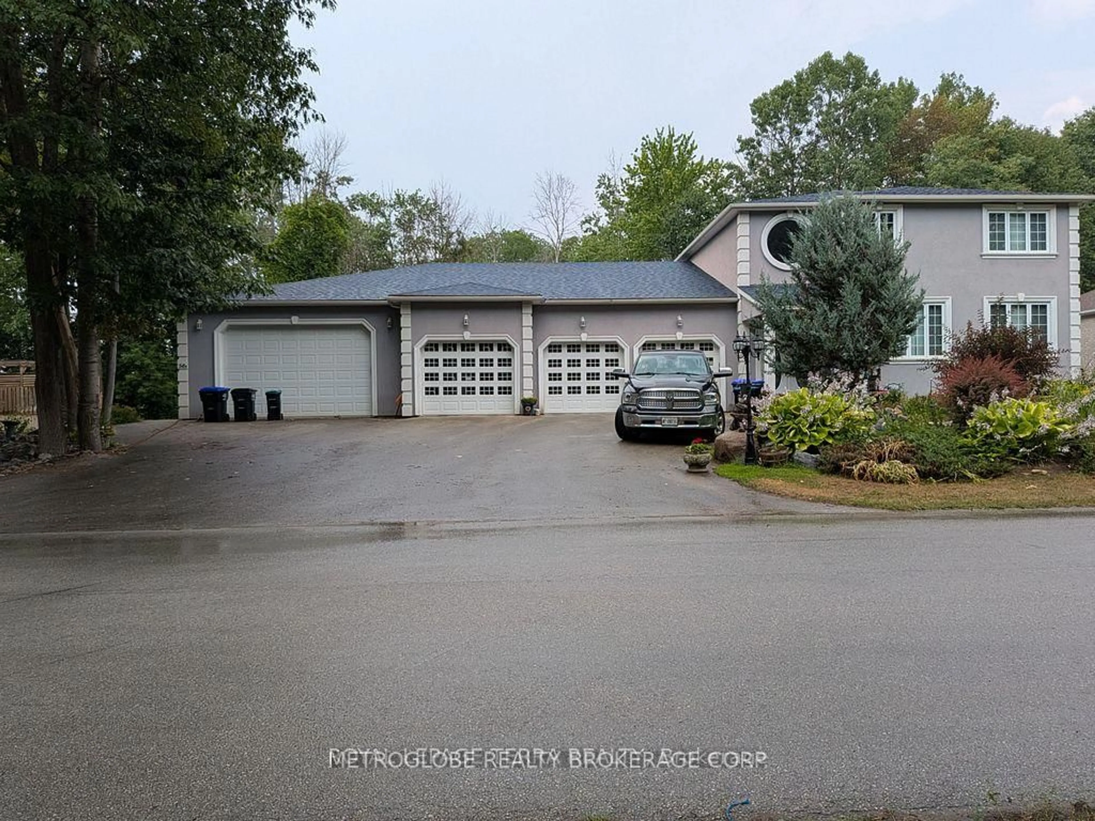 Indoor garage for 56 Idlewood Dr, Wasaga Beach Ontario L9Z 1R7