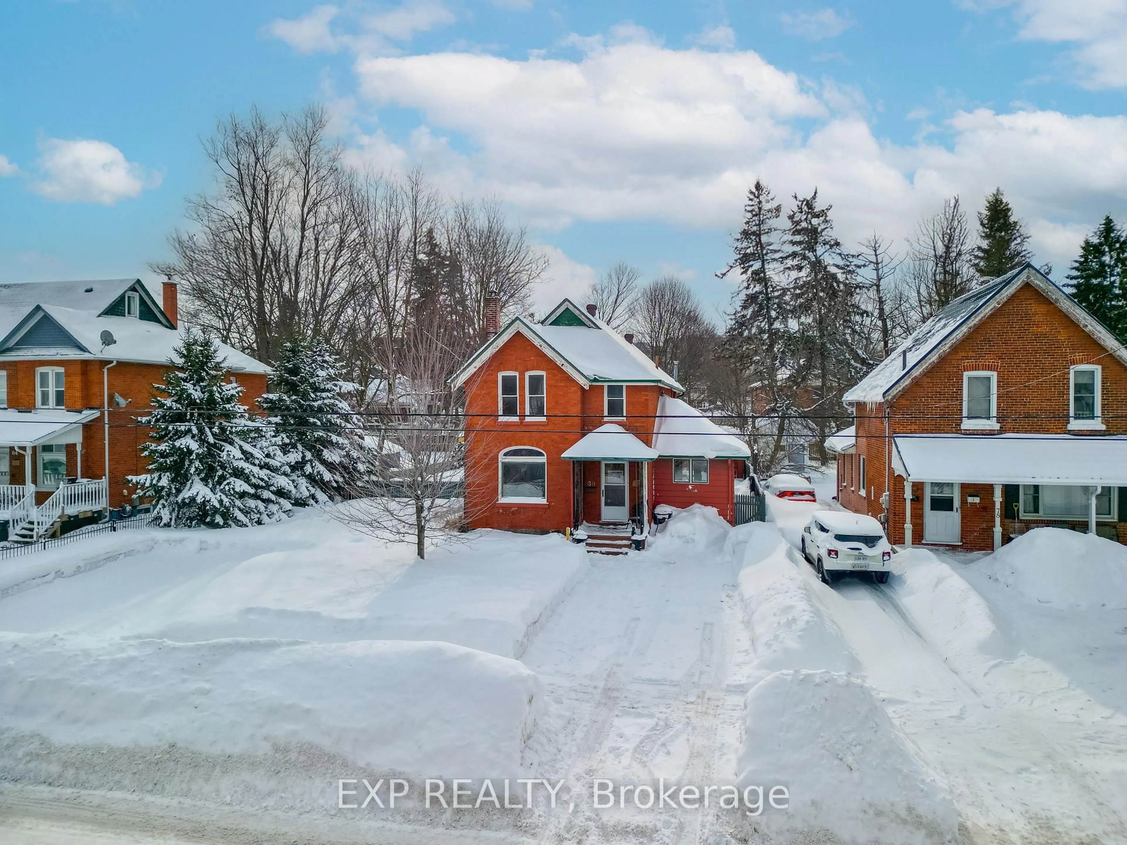 A pic from outside/outdoor area/front of a property/back of a property/a pic from drone, street for 80 Burton Ave, Barrie Ontario L4N 2R6
