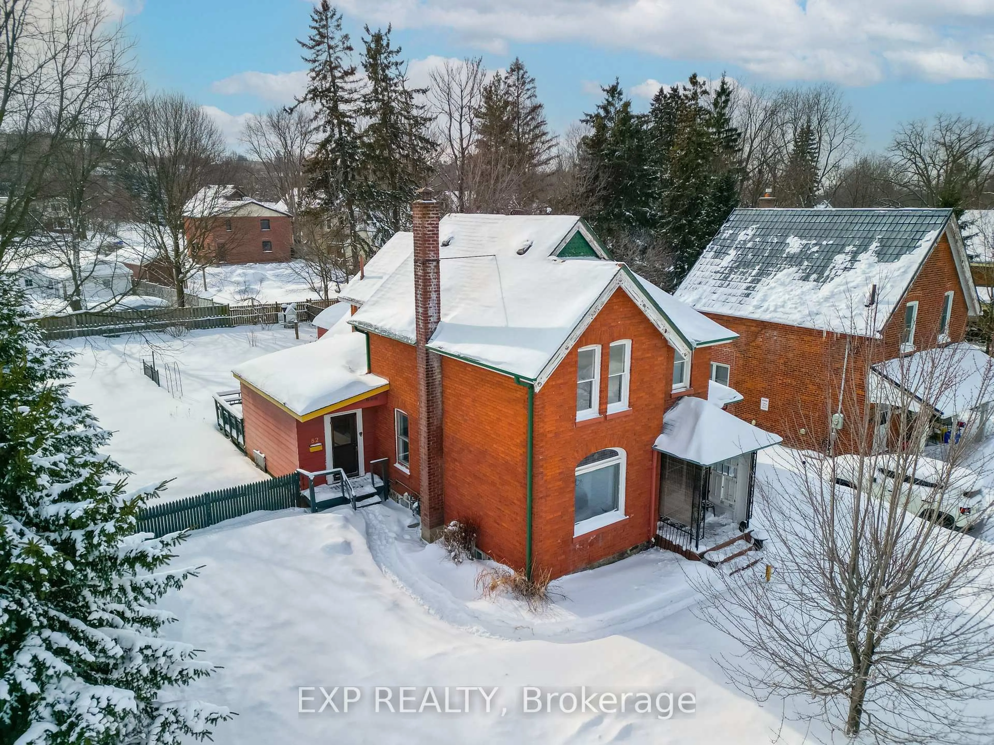 A pic from outside/outdoor area/front of a property/back of a property/a pic from drone, building for 80 Burton Ave, Barrie Ontario L4N 2R6