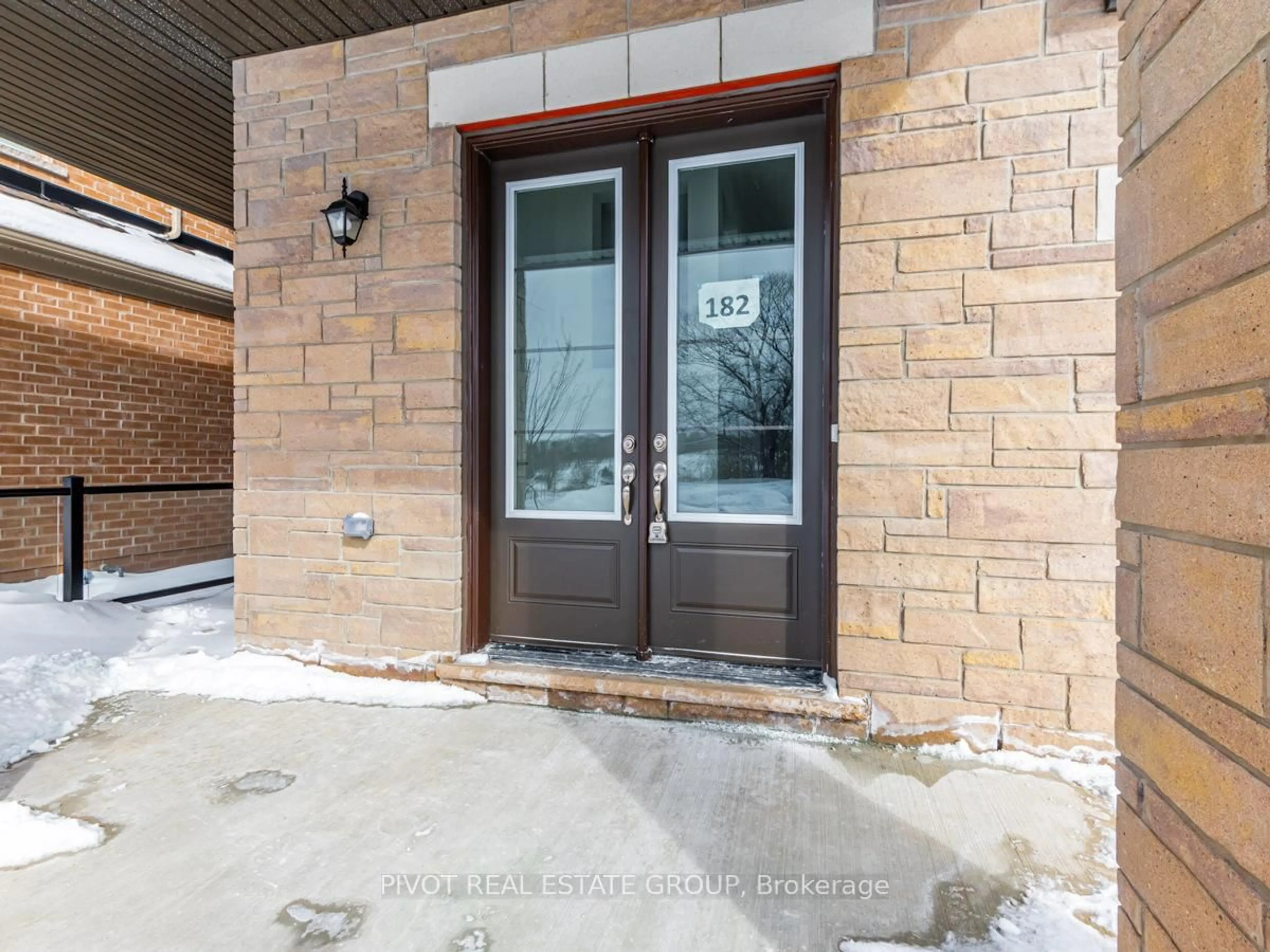 Indoor entryway for 91 Calypso Ave, Springwater Ontario L9X 2C6