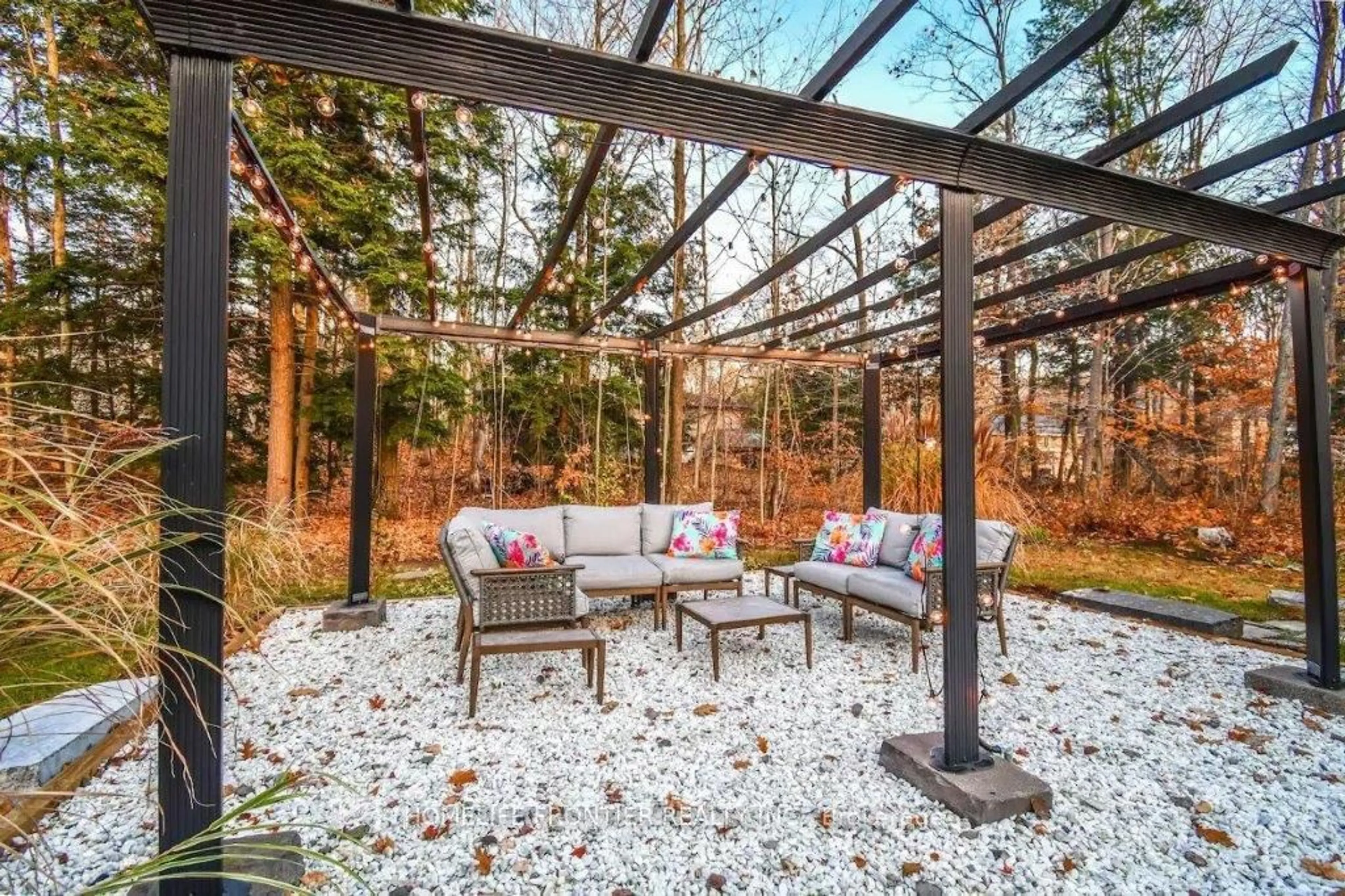 Patio, forest/trees view for 42 Forest Circ, Tiny Ontario L9M 0H4