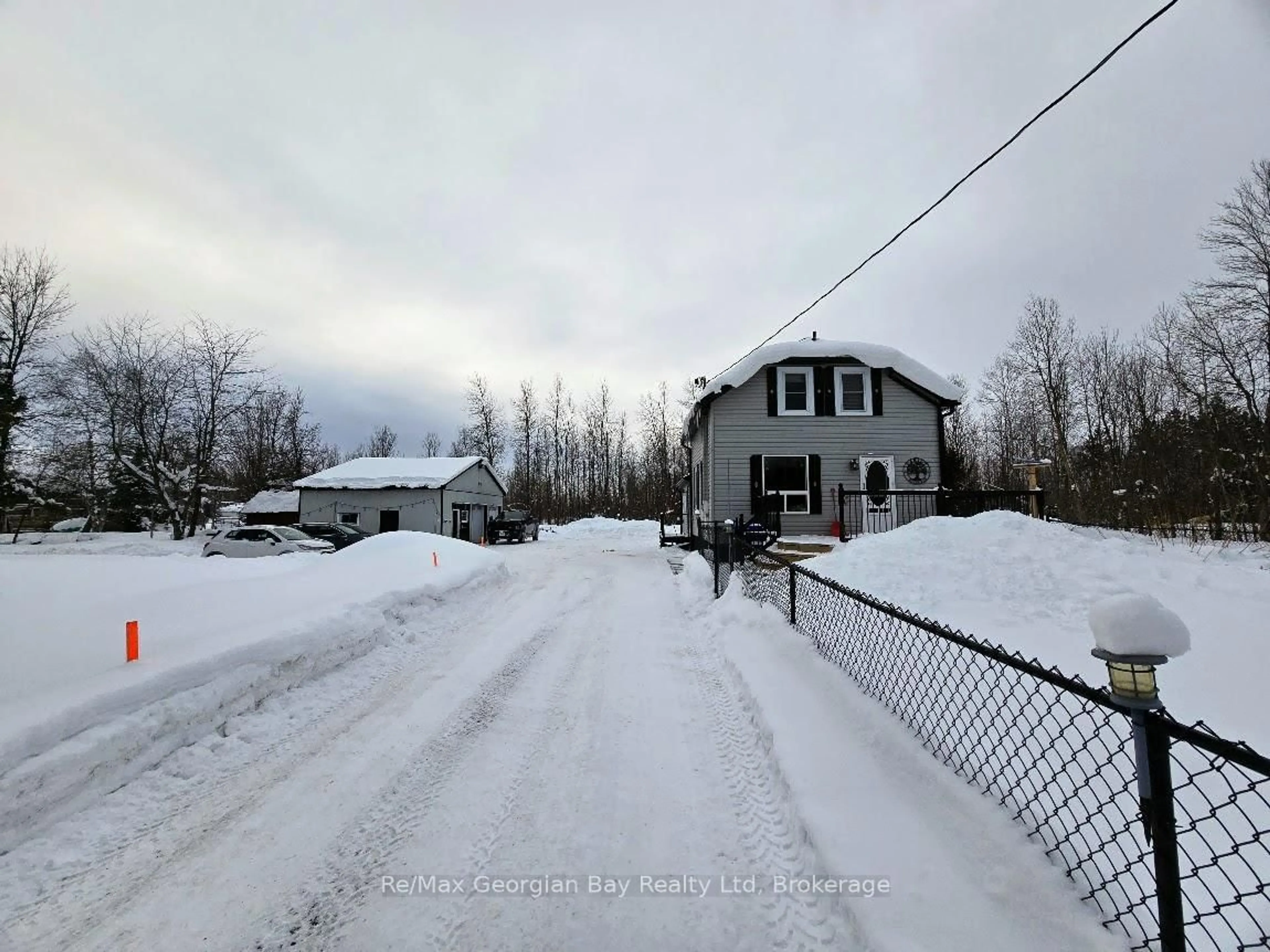 A pic from outside/outdoor area/front of a property/back of a property/a pic from drone, street for 2066 IRISH Line, Severn Ontario L0K 1E0