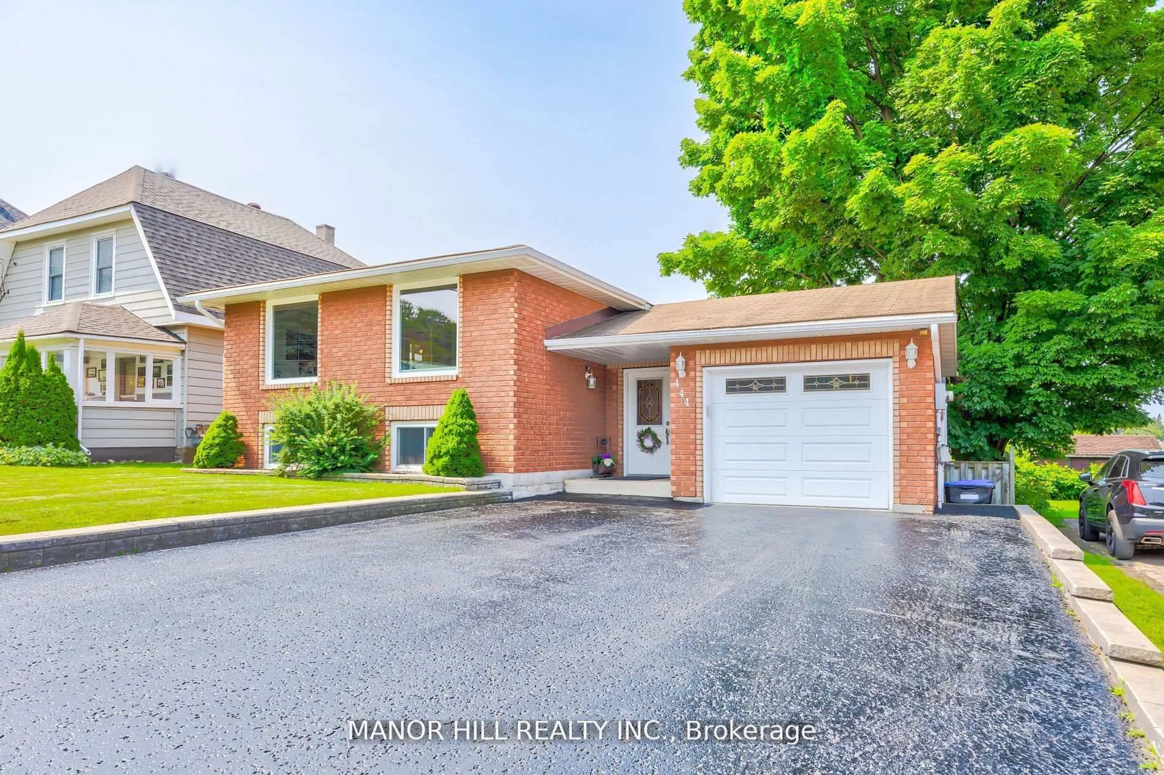 Home with brick exterior material, street for 444 William St, Midland Ontario L4R 2S6