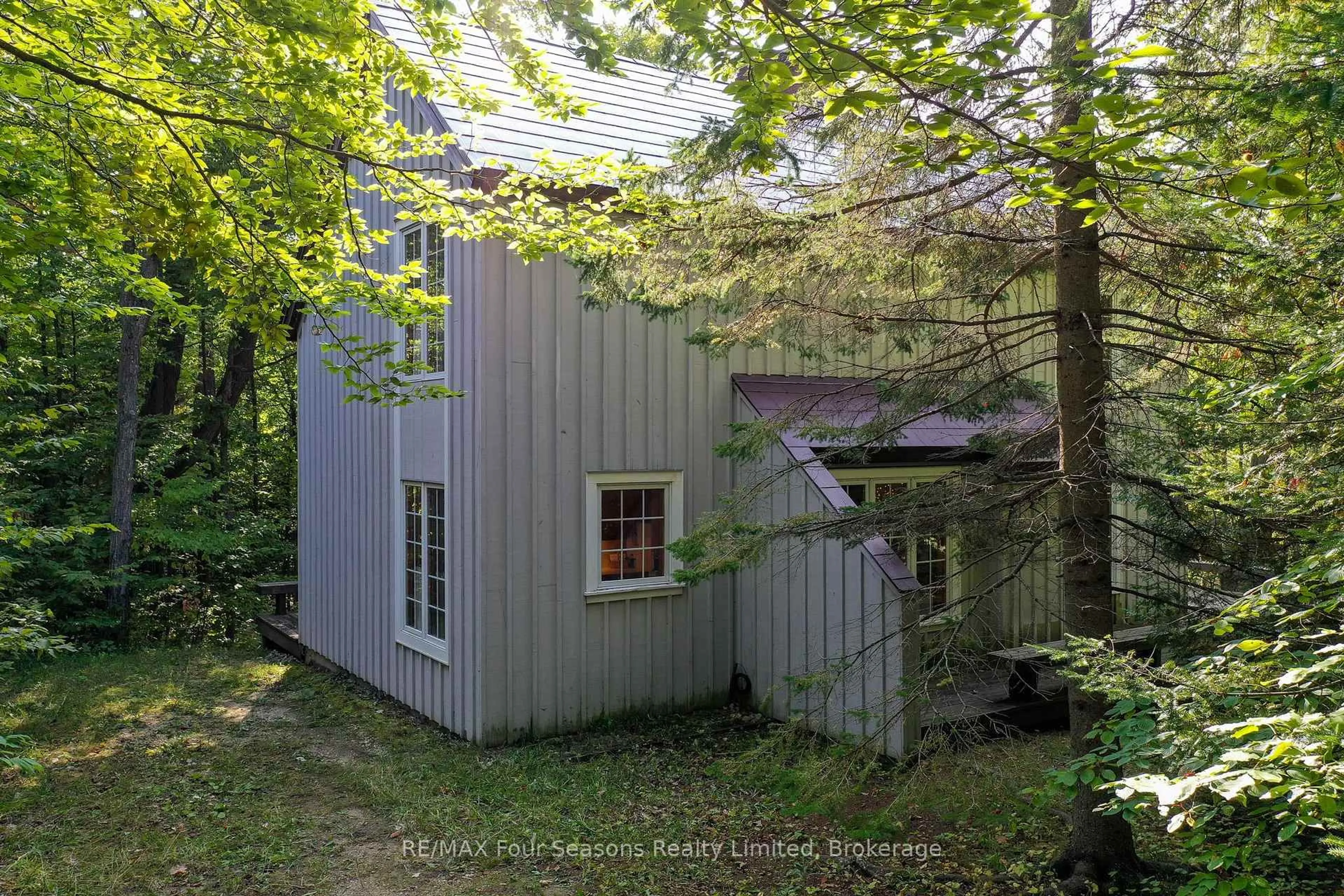 Shed for 6 Cerberus Tr, Clearview Ontario L0M 1L0