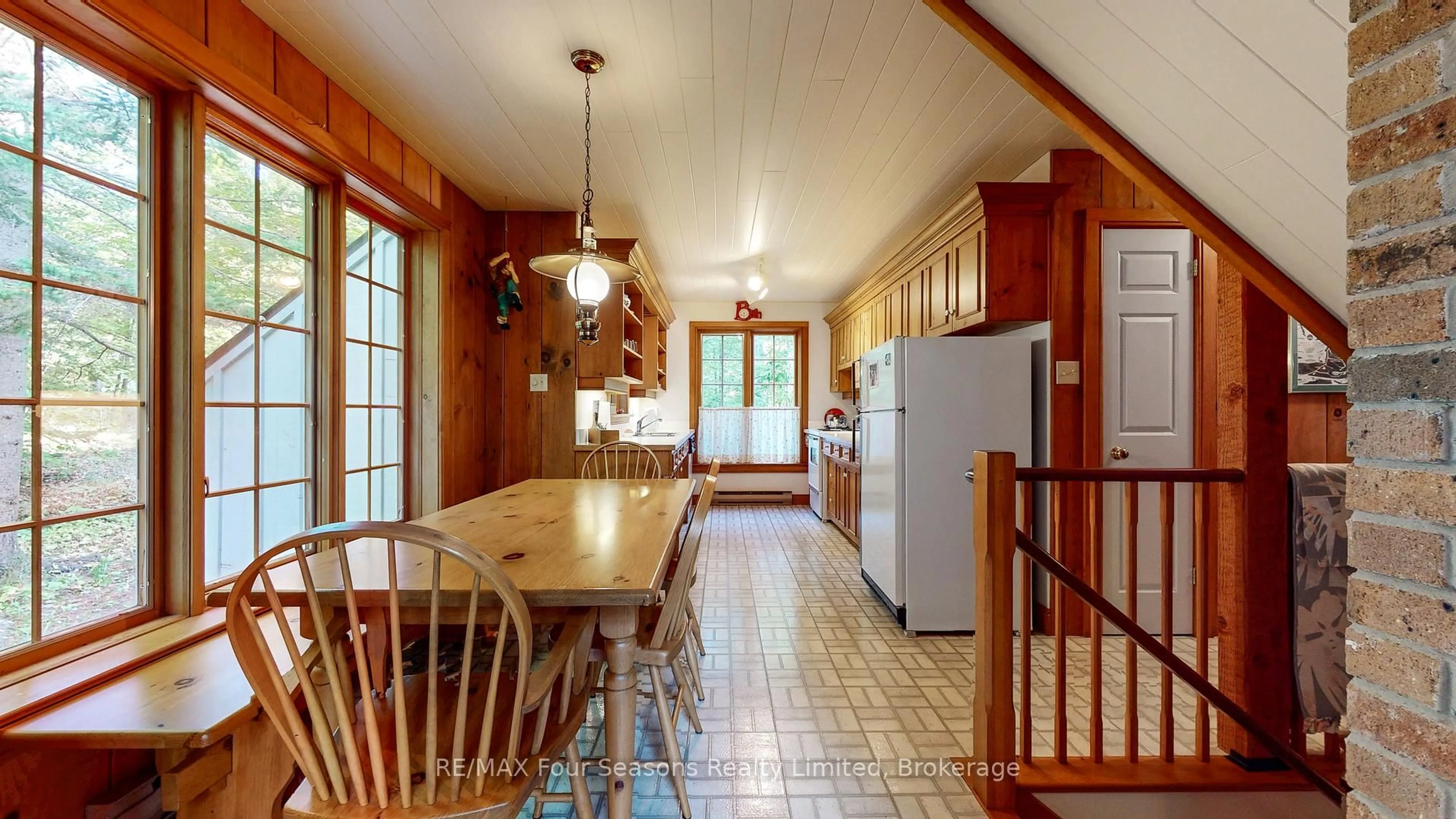 Dining room, ceramic/tile floor for 6 Cerberus Tr, Clearview Ontario L0M 1L0