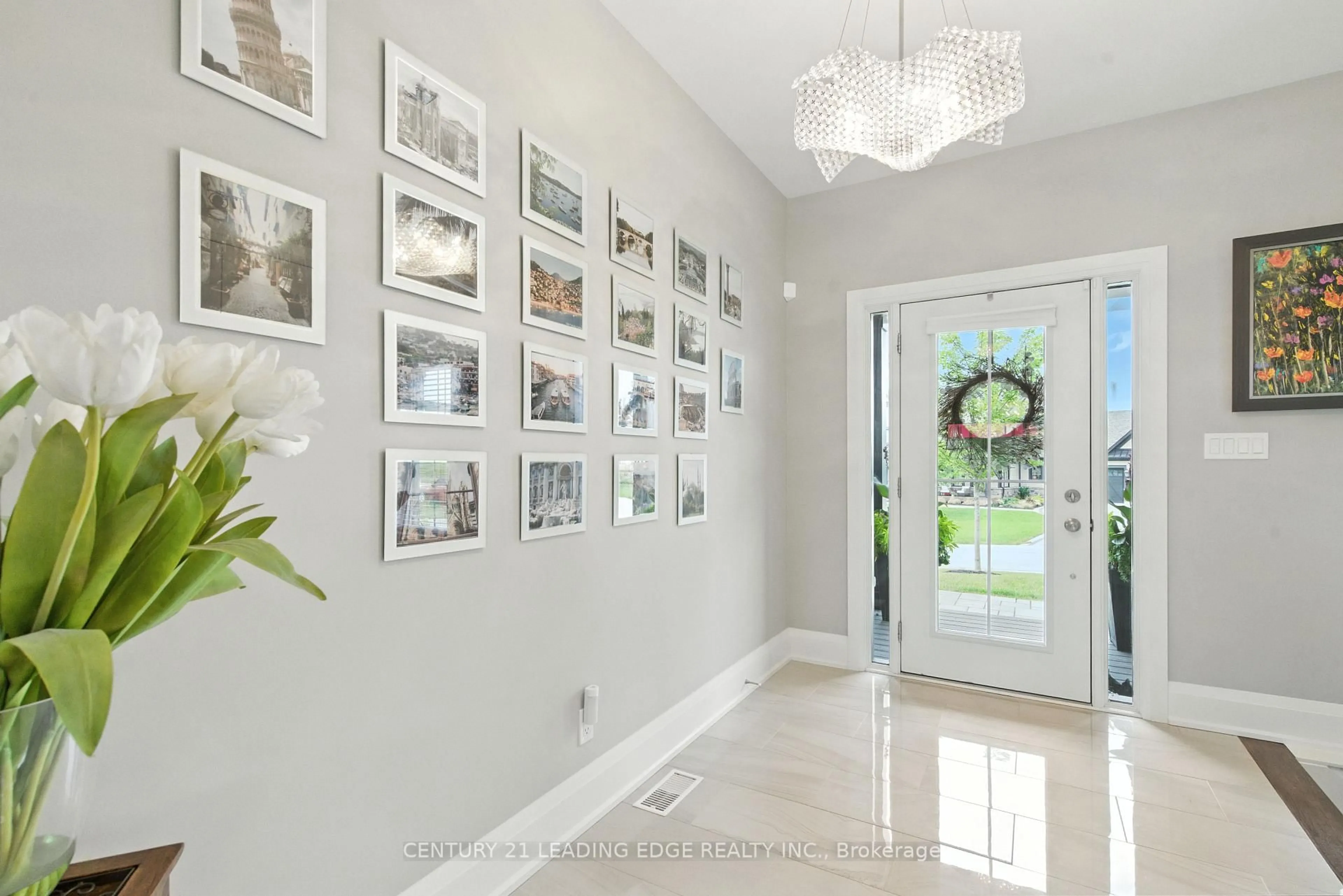 Indoor entryway for 43 Thoroughbred Dr, Oro-Medonte Ontario L0K 1E0