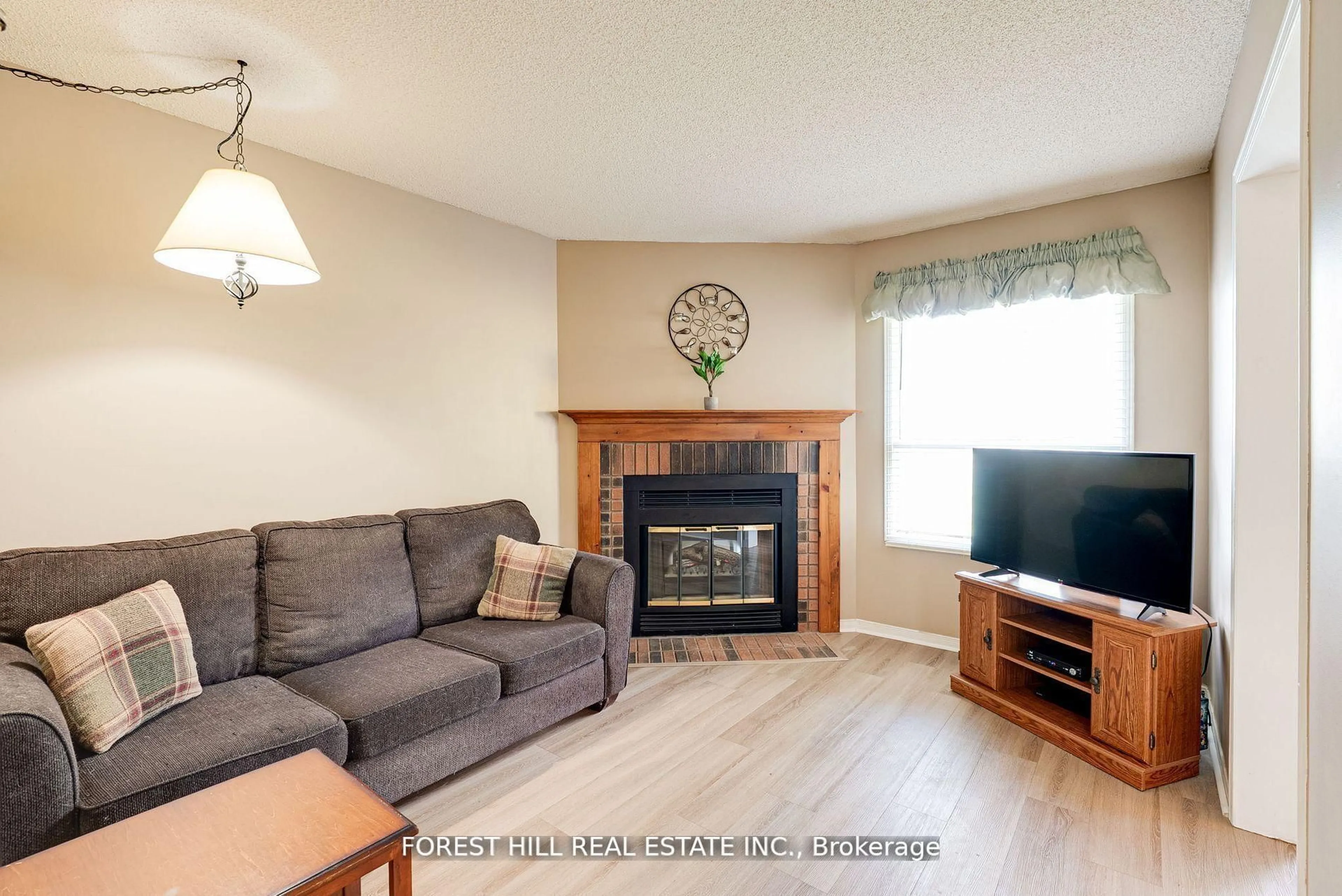 Living room with furniture, wood/laminate floor for 44 Quance St, Barrie Ontario L4N 7M3