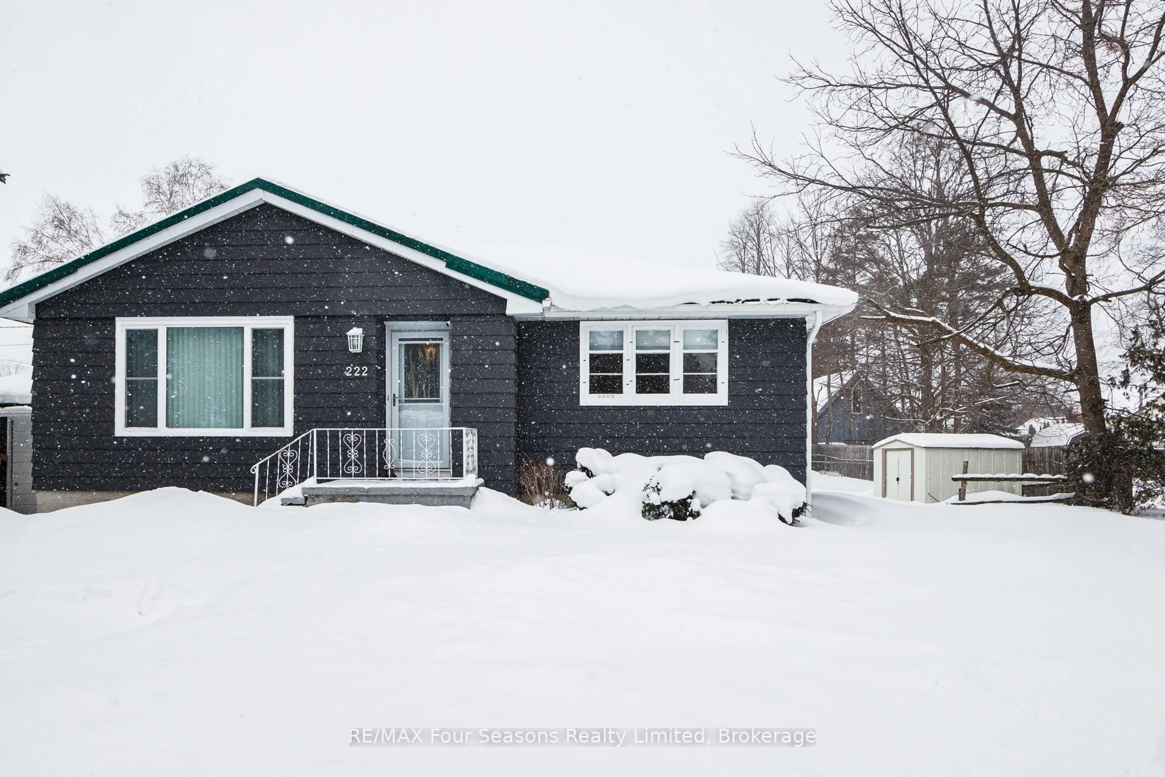 Unknown for 222 Charles St, Clearview Ontario L0M 1S0