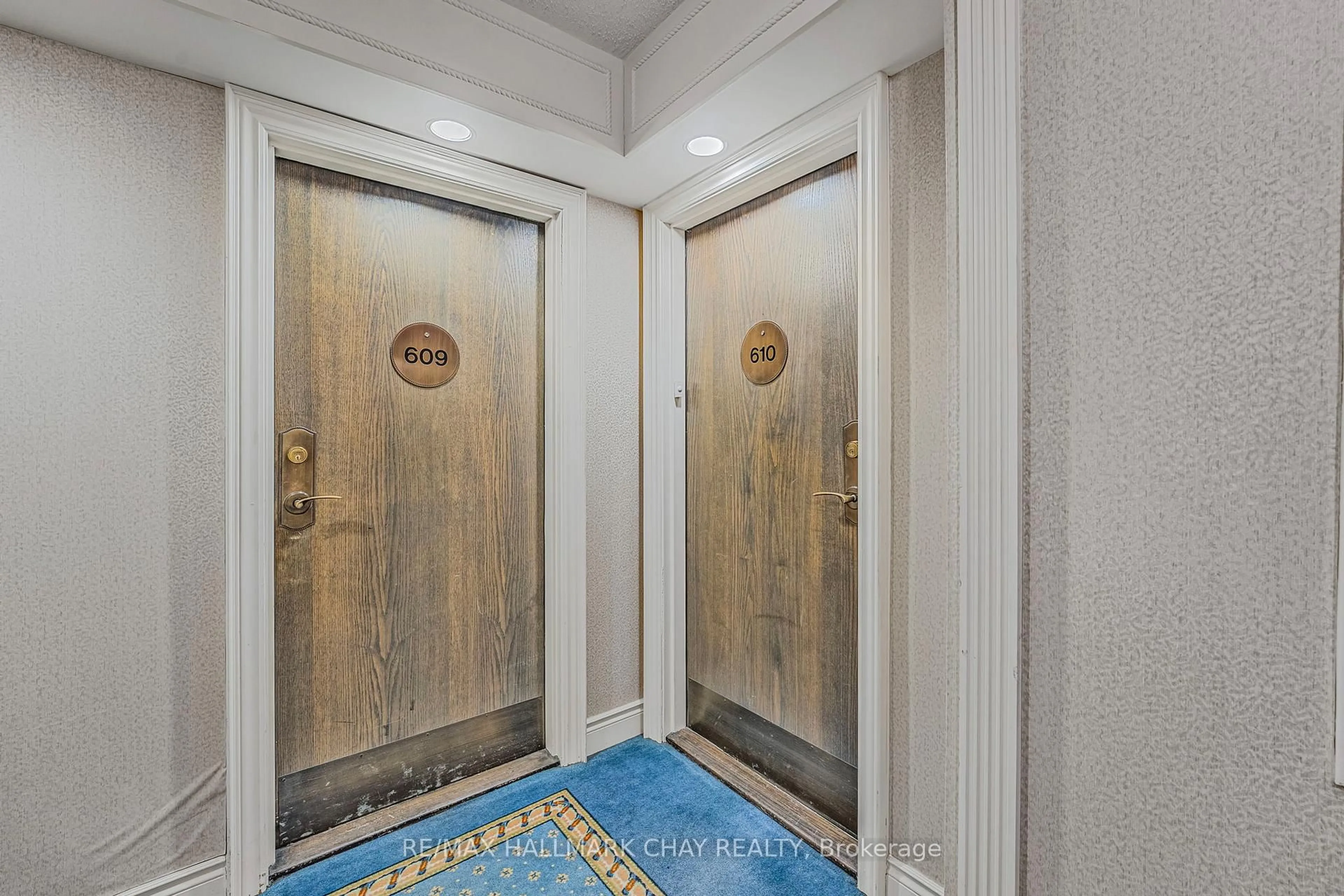 Indoor foyer for 65 Ellen St #610, Barrie Ontario L4N 3A5