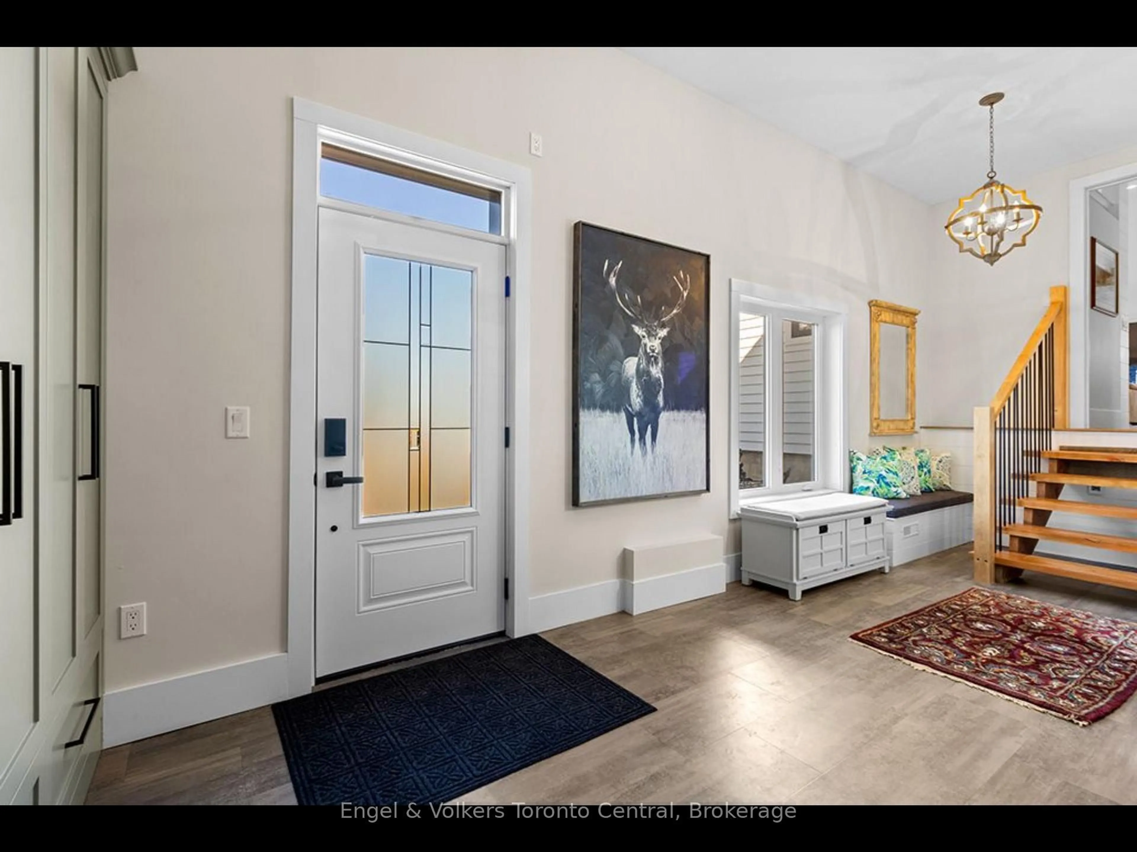 Indoor entryway for 9263 91 County Rd, Clearview Ontario L0M 1H0