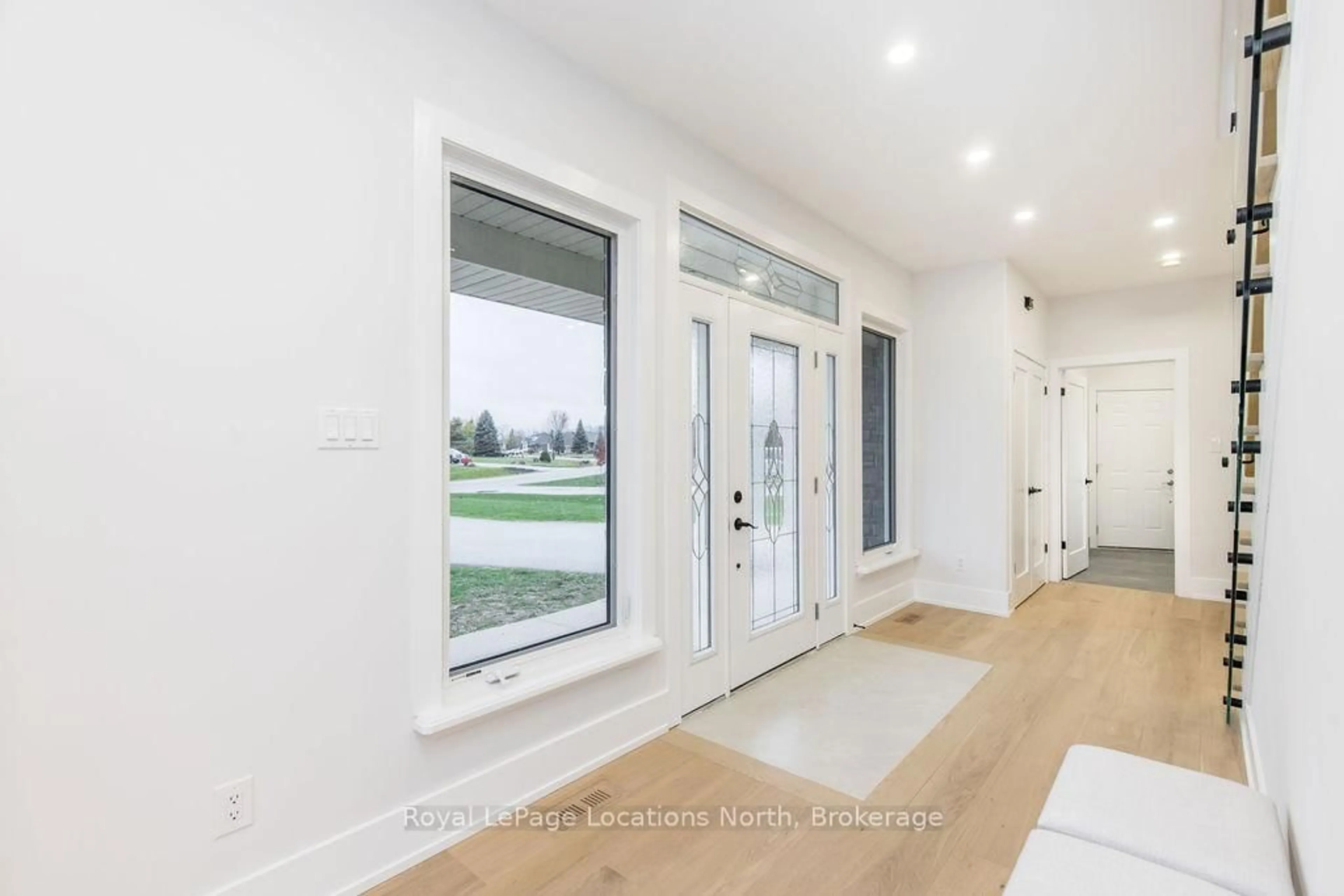 Indoor entryway for 6 Butternut Cres, Wasaga Beach Ontario L9Z 3S9