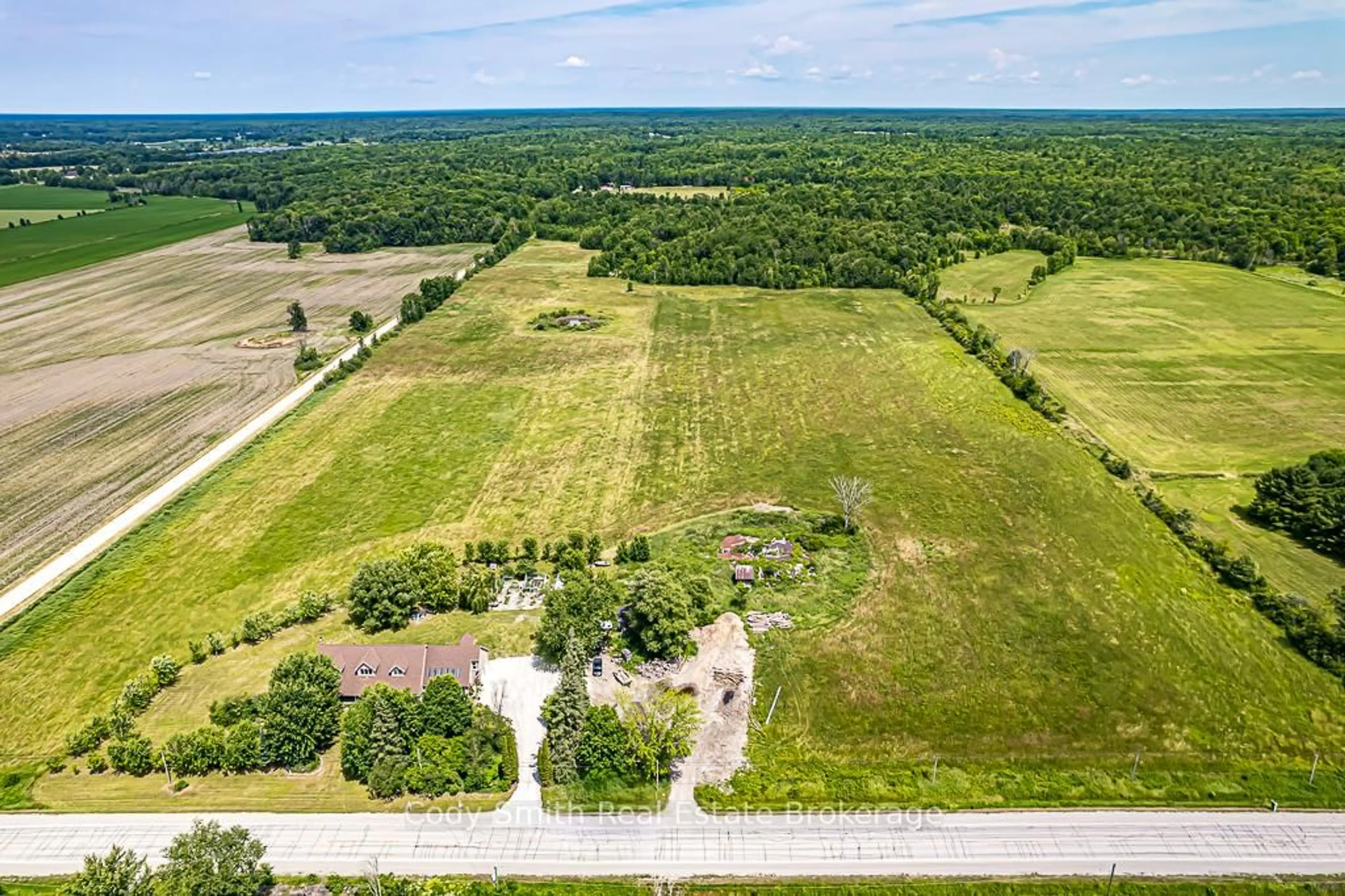 A pic from outside/outdoor area/front of a property/back of a property/a pic from drone, unknown for 2059 Upper Big Chute Rd, Severn Ontario L0K 1E0