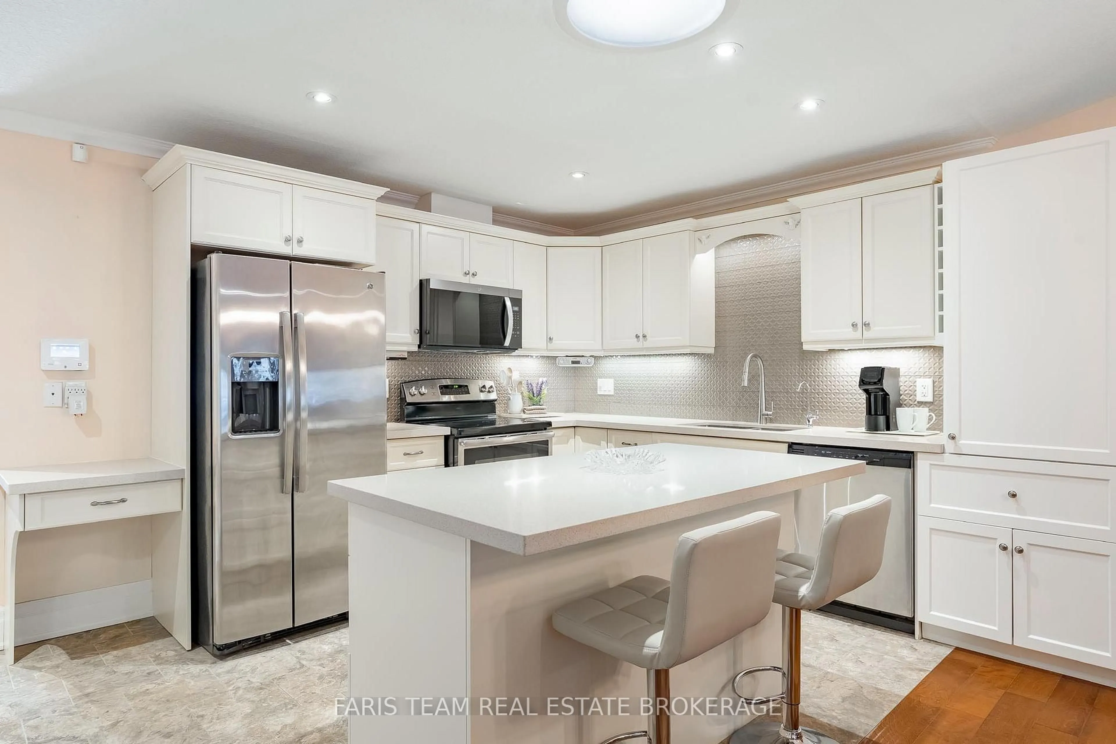 Open concept kitchen, ceramic/tile floor for 189 Greenway Dr, Wasaga Beach Ontario L9Z 0E6