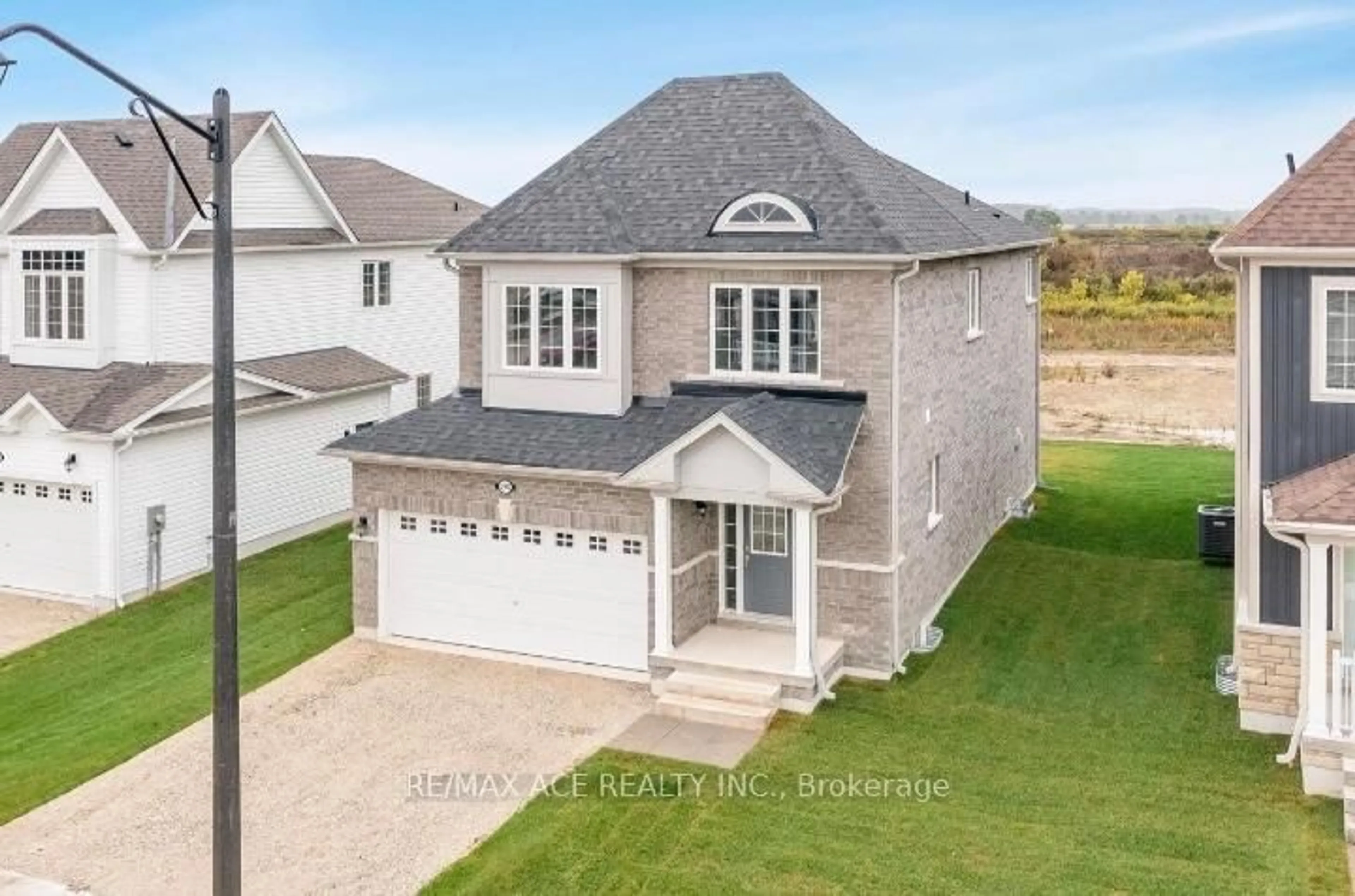 A pic from outside/outdoor area/front of a property/back of a property/a pic from drone, street for 276 Springfield Cres, Clearview Ontario L0M 1S0