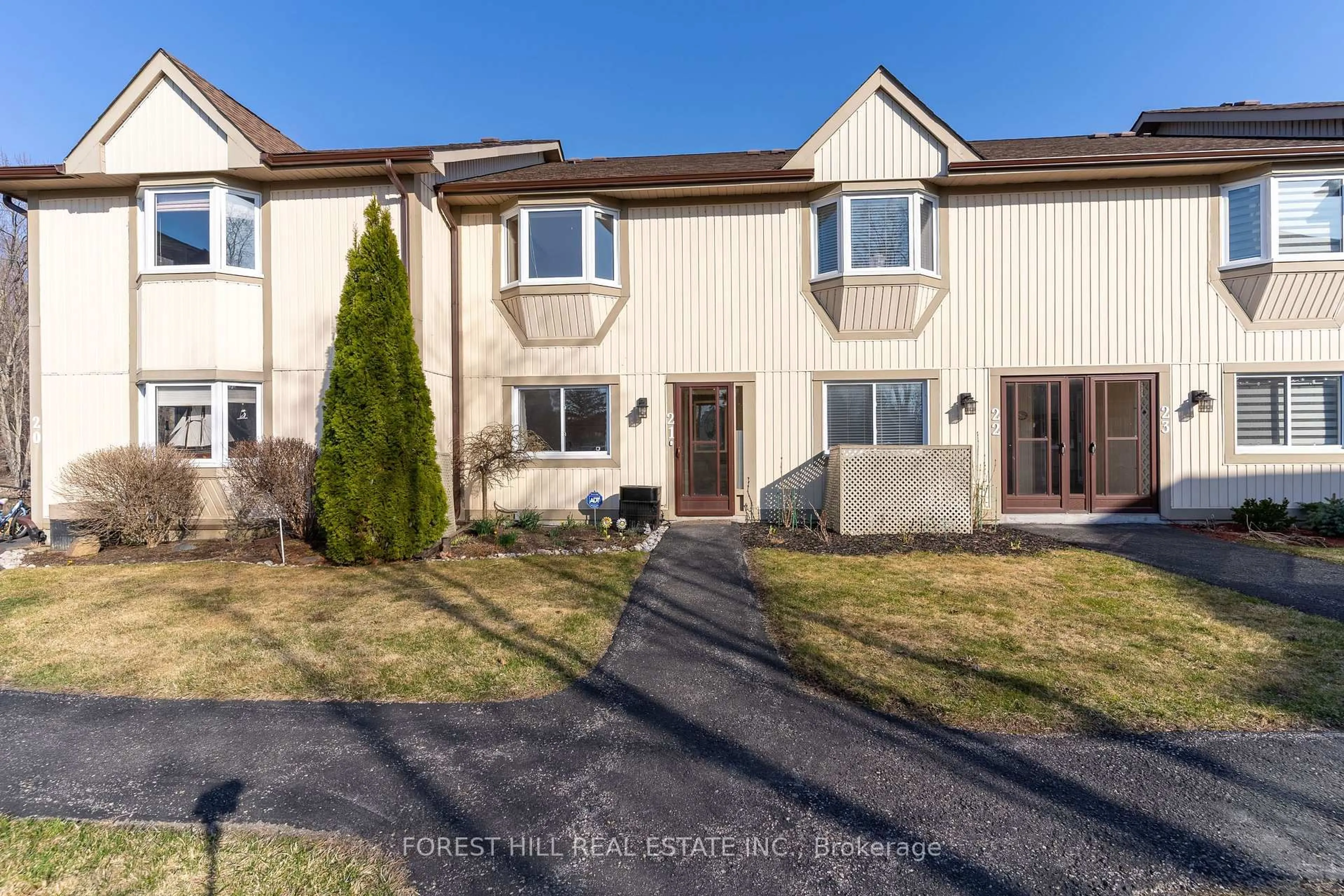 A pic from outside/outdoor area/front of a property/back of a property/a pic from drone, street for 21 Laguna Pkwy #21, Ramara Ontario L0K 1B0