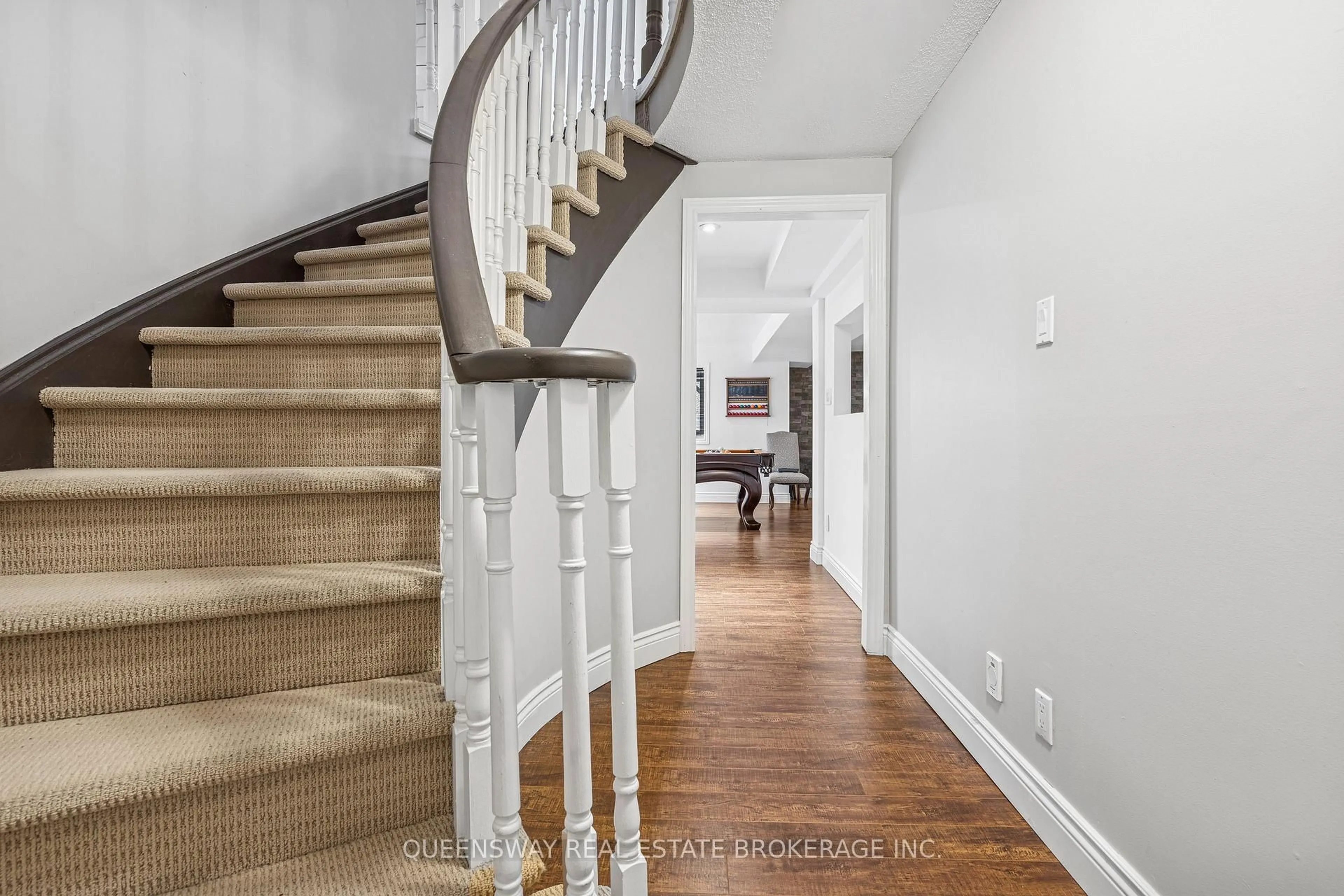 Stairs for 69 CITYVIEW Circ, Barrie Ontario L4N 7V1