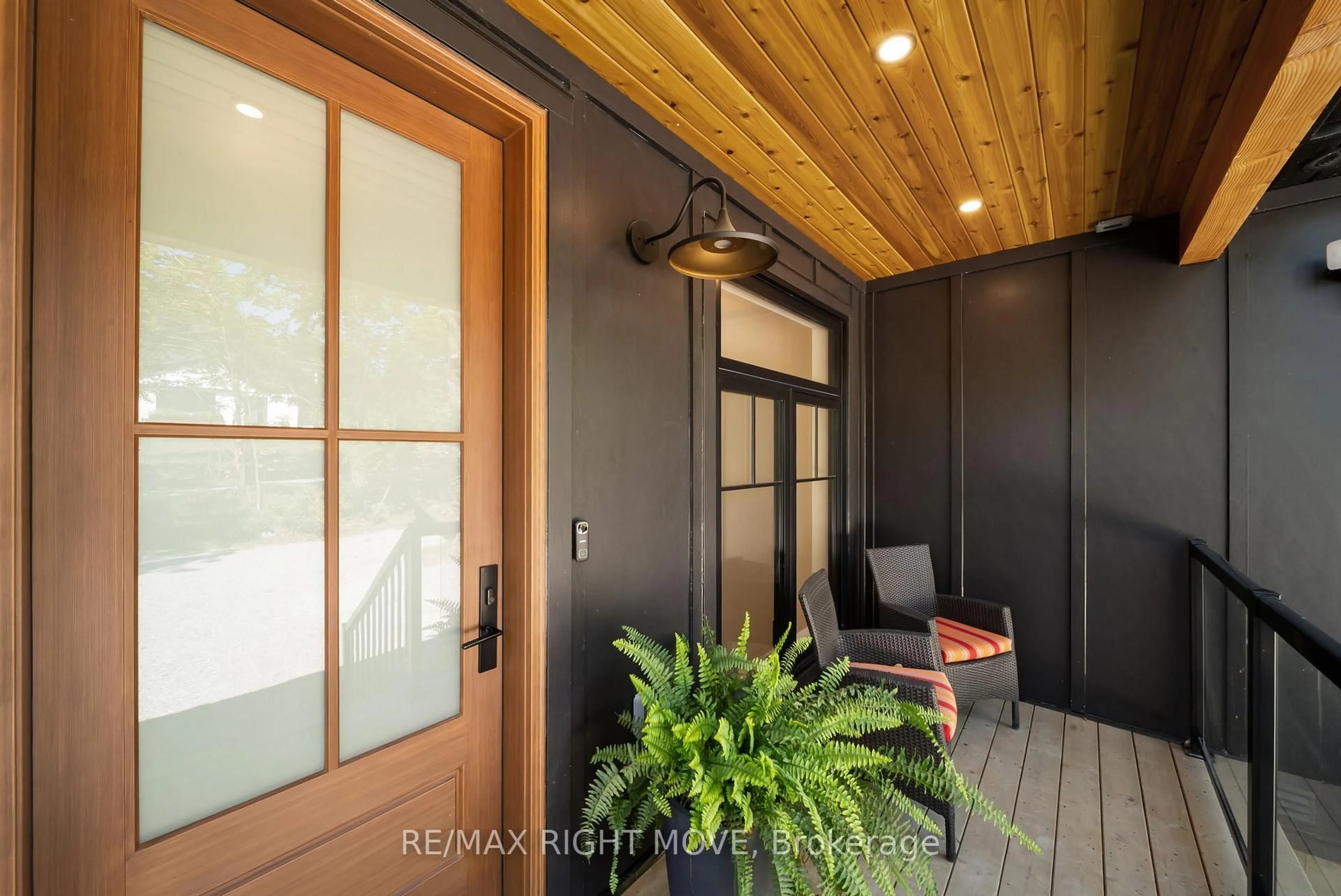 Indoor entryway for 1290 A Line 15, Oro-Medonte Ontario L3V 8C6