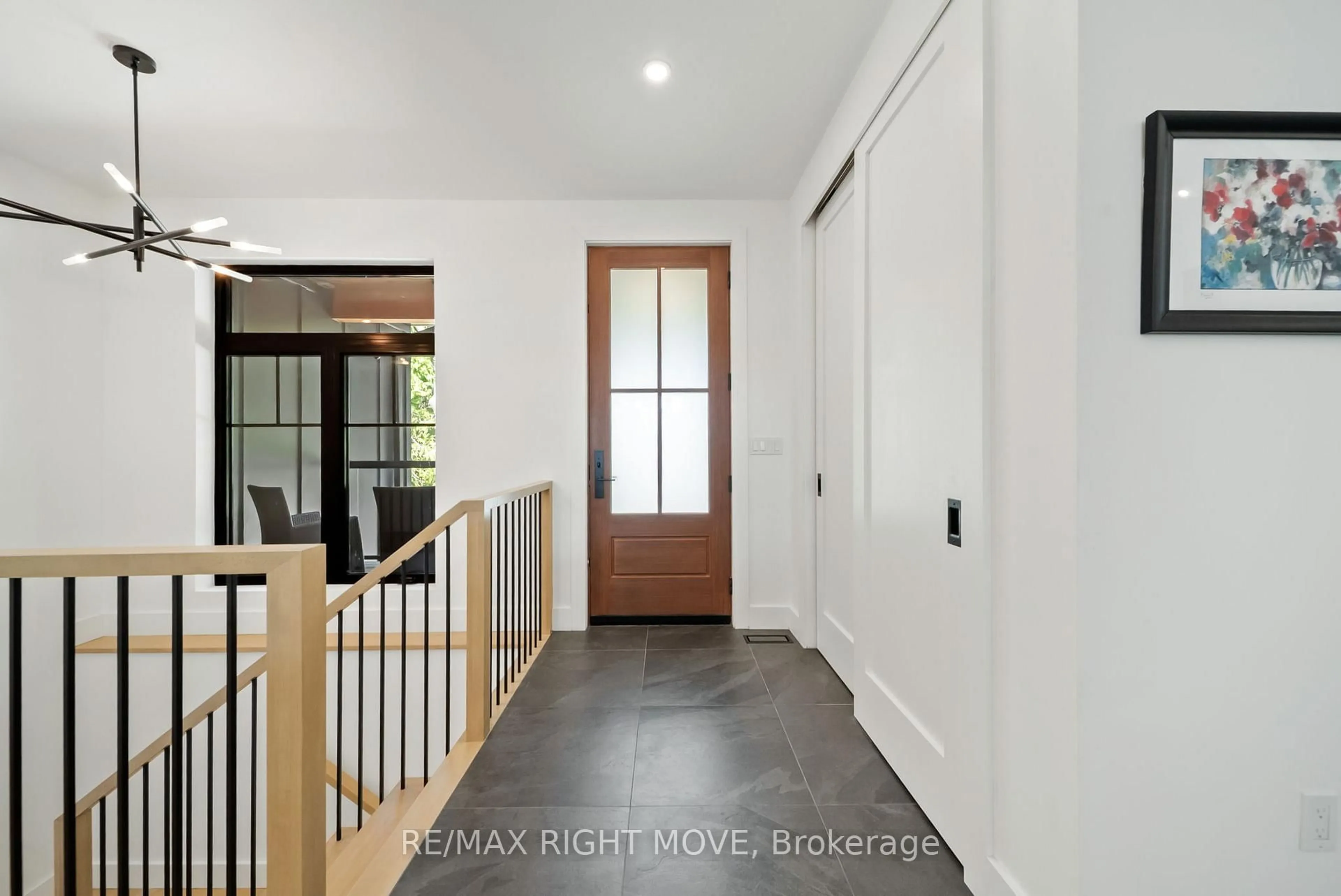 Indoor entryway for 1290 A Line 15, Oro-Medonte Ontario L3V 8C6