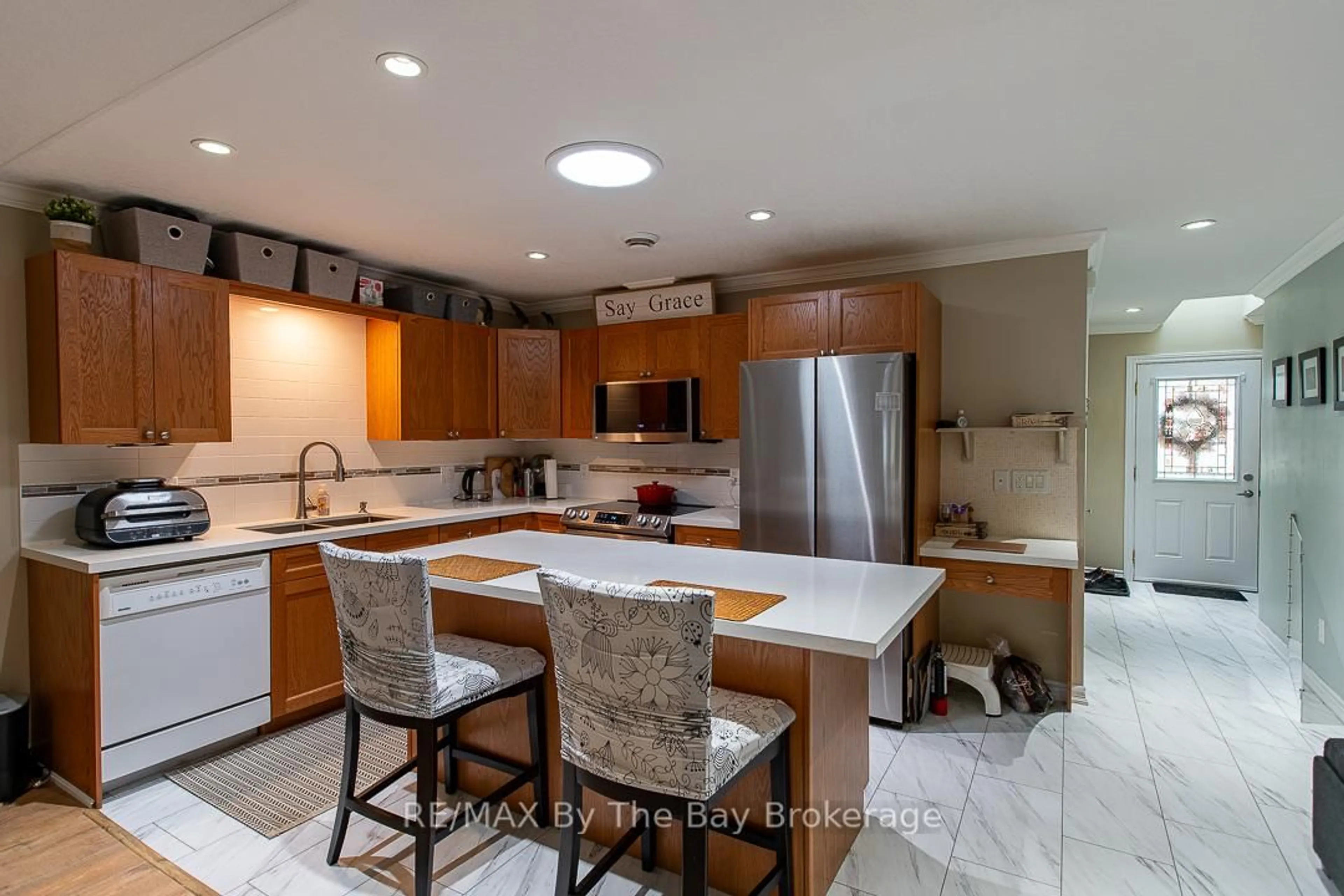 Open concept kitchen, ceramic/tile floor for 67 Meadow Lane, Wasaga Beach Ontario L9Z 0A3