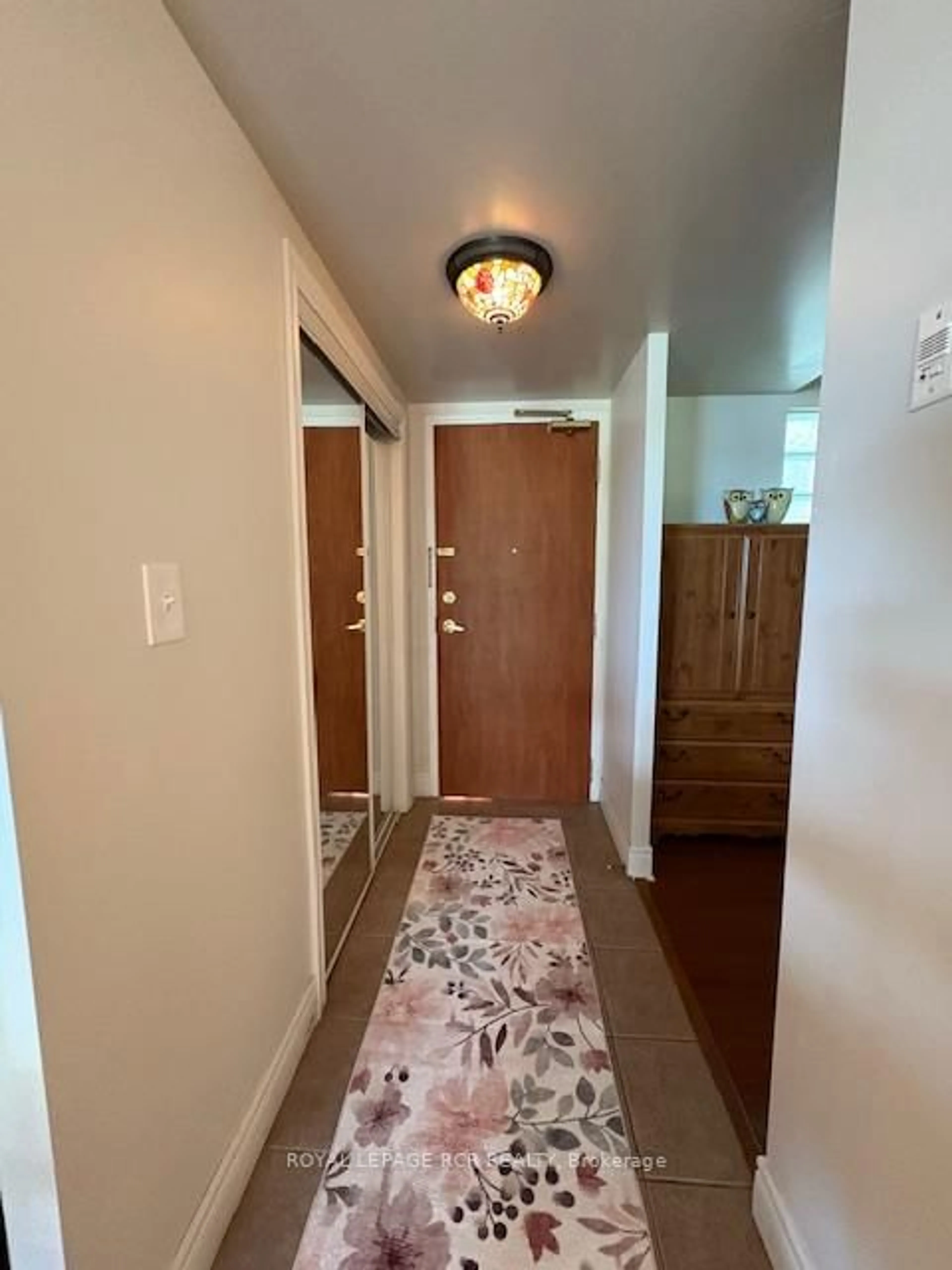 Indoor entryway for 280 Aberdeen Blvd #212, Midland Ontario L4R 5N4
