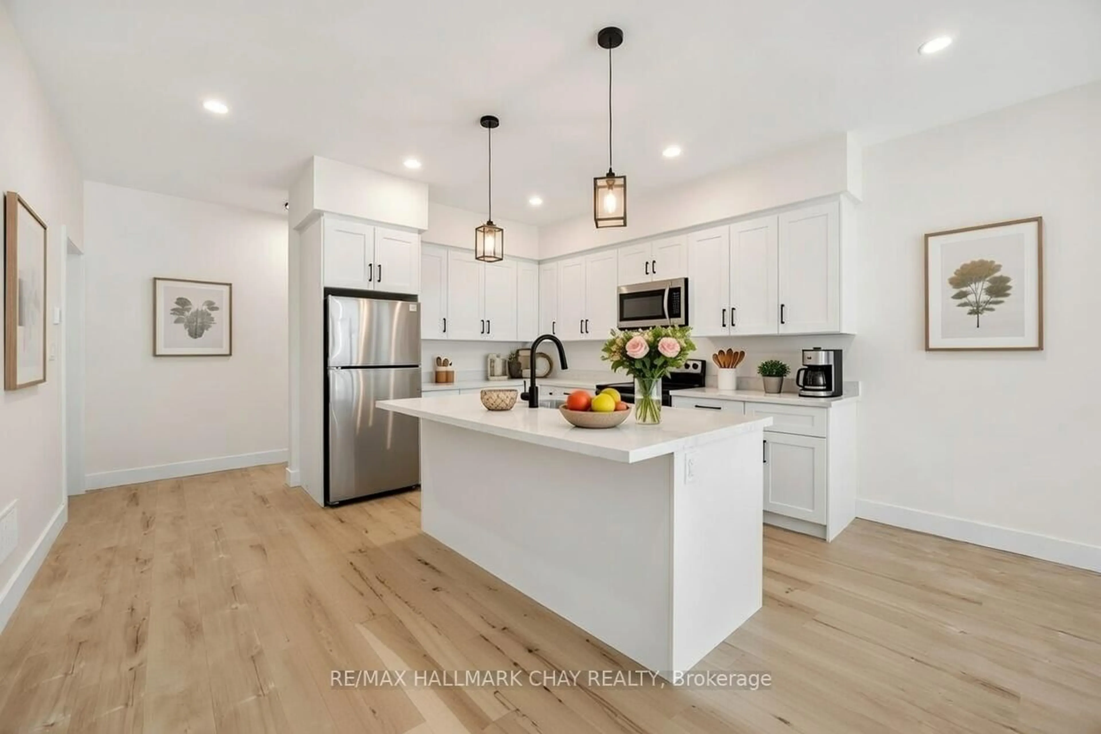 Open concept kitchen, wood/laminate floor for 28 rose Ave, Orillia Ontario L3V 6B4