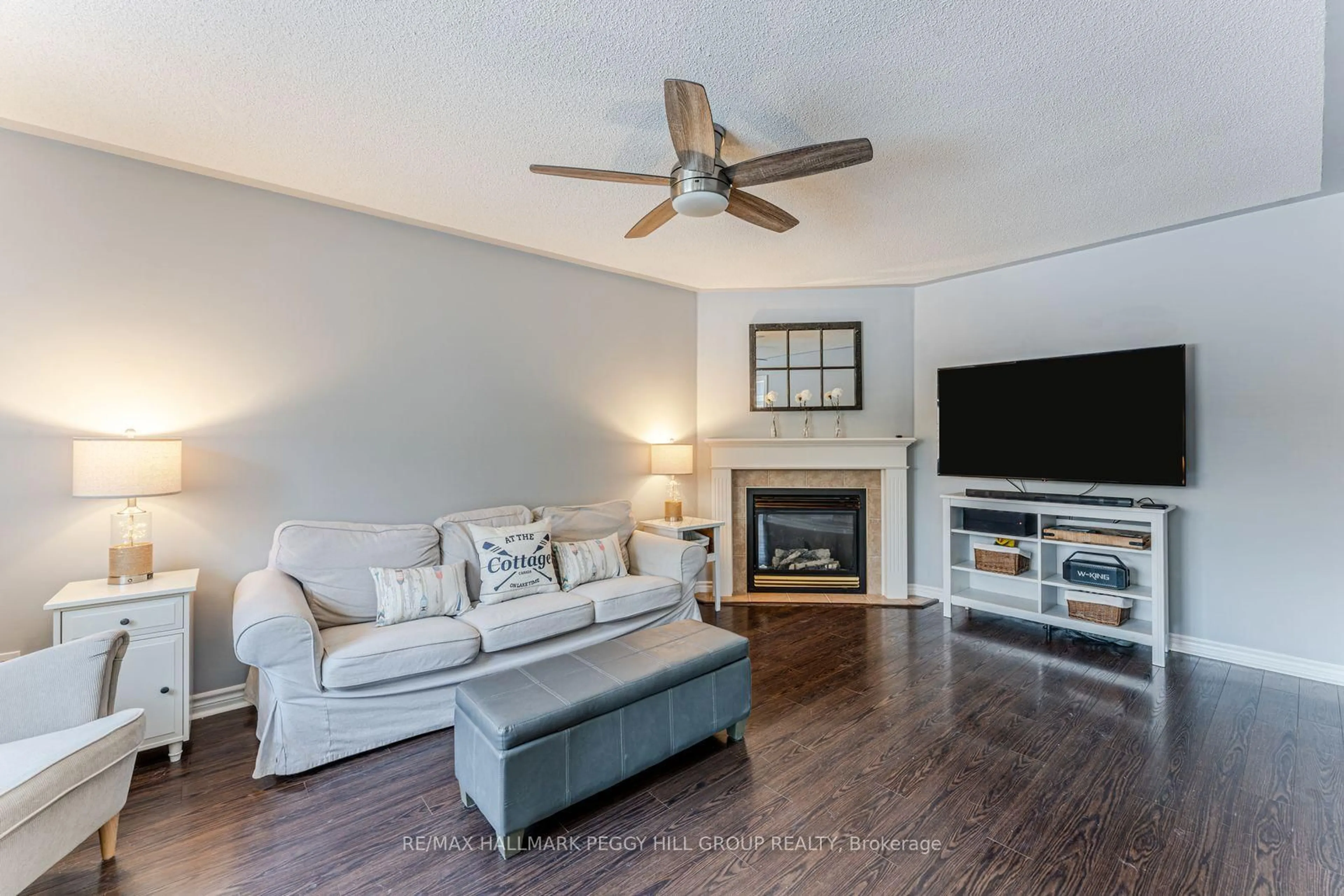 Living room with furniture, unknown for 26 Kenwell Cres, Barrie Ontario L4N 0A4