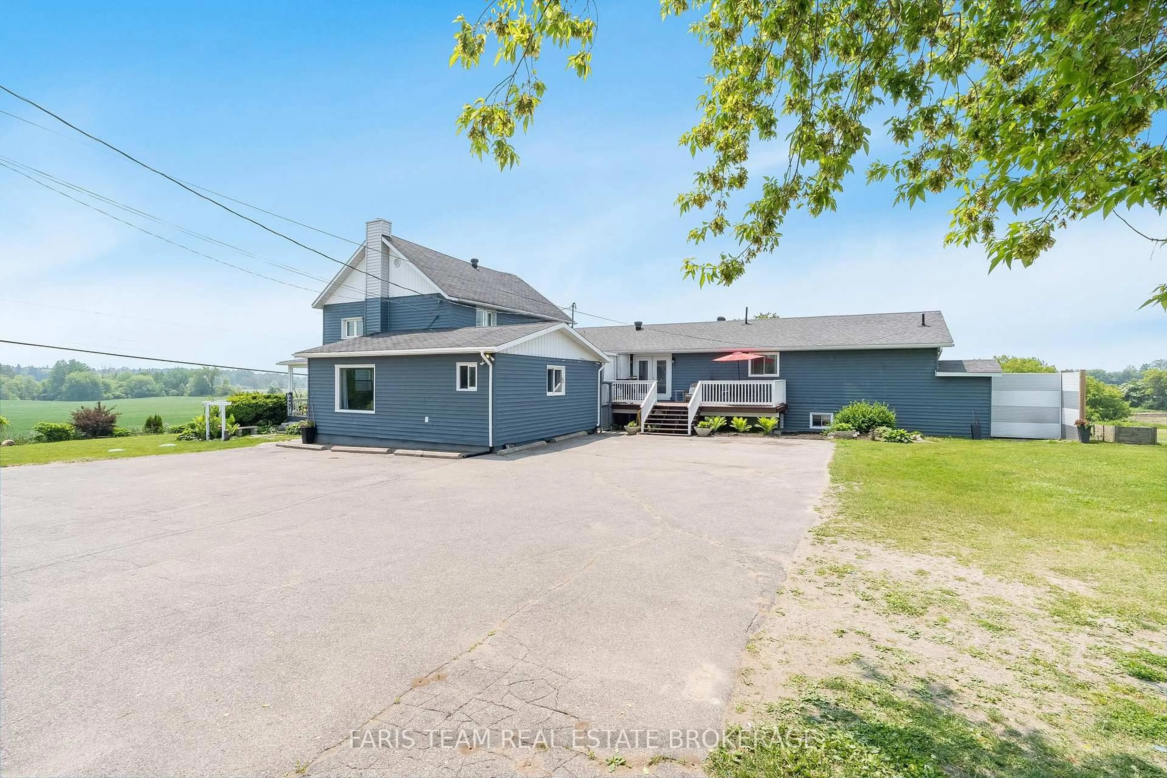 A pic from outside/outdoor area/front of a property/back of a property/a pic from drone, unknown for 160 Lafontaine Rd, Tiny Ontario L9M 0H1