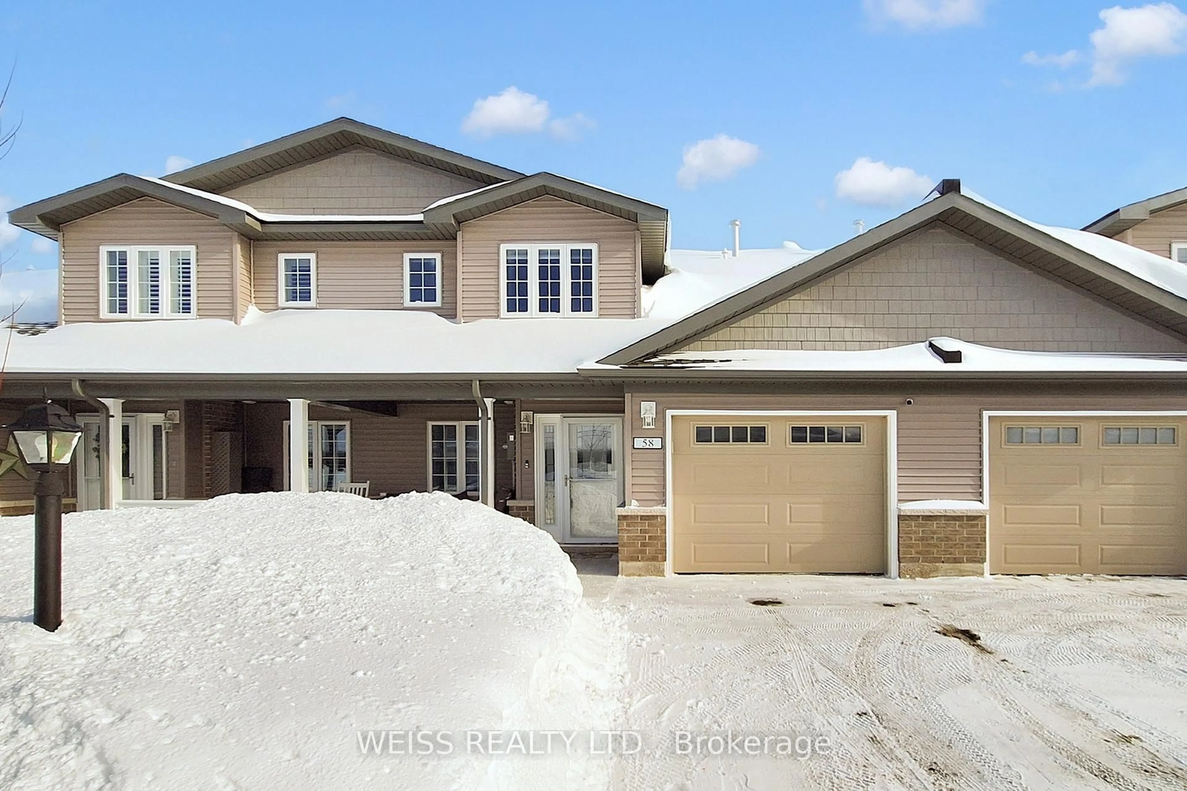 Home with vinyl exterior material, street for 58 Ivy Cres, Wasaga Beach Ontario L9Z 0H8