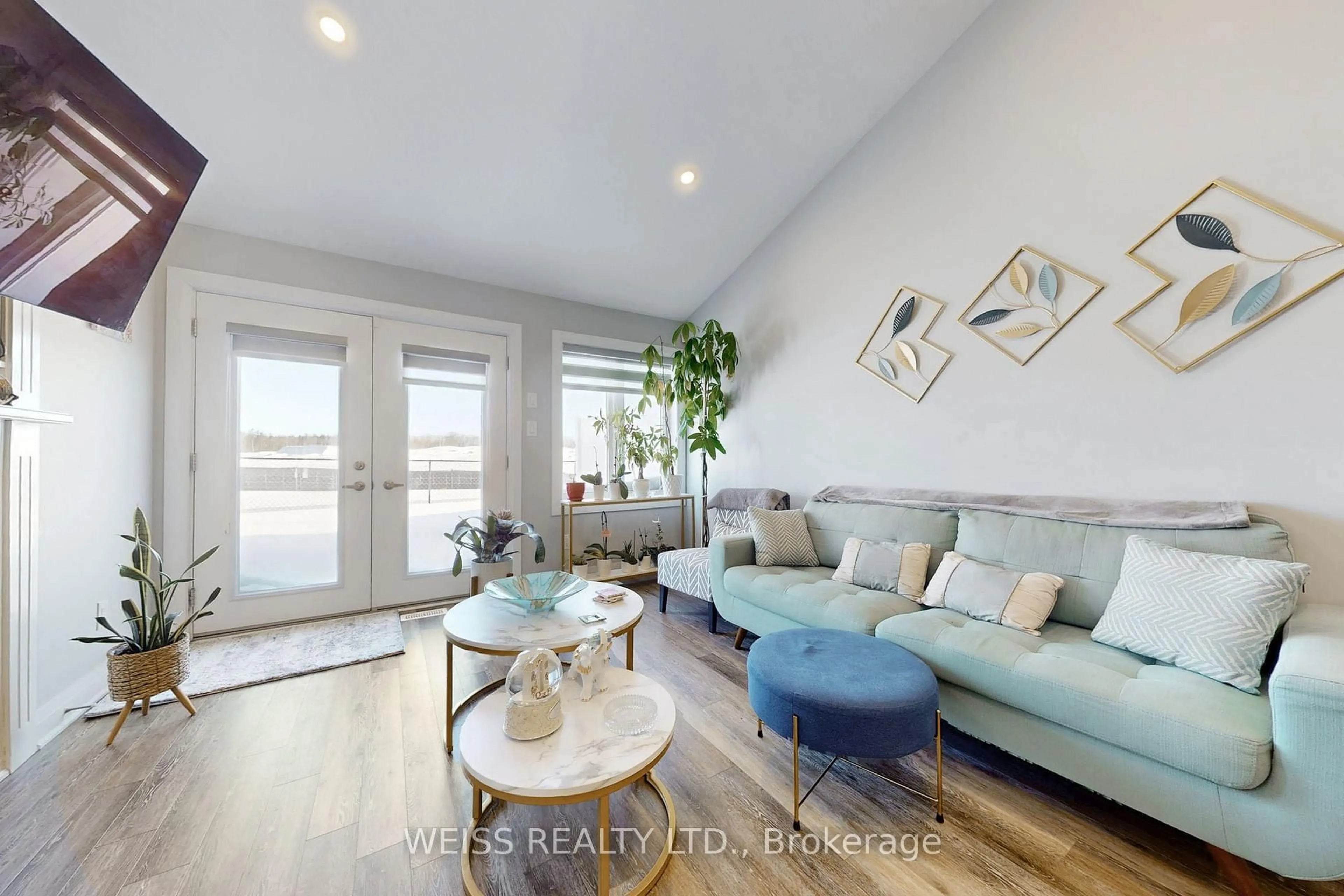 Living room with furniture, wood/laminate floor for 58 Ivy Cres, Wasaga Beach Ontario L9Z 0H8