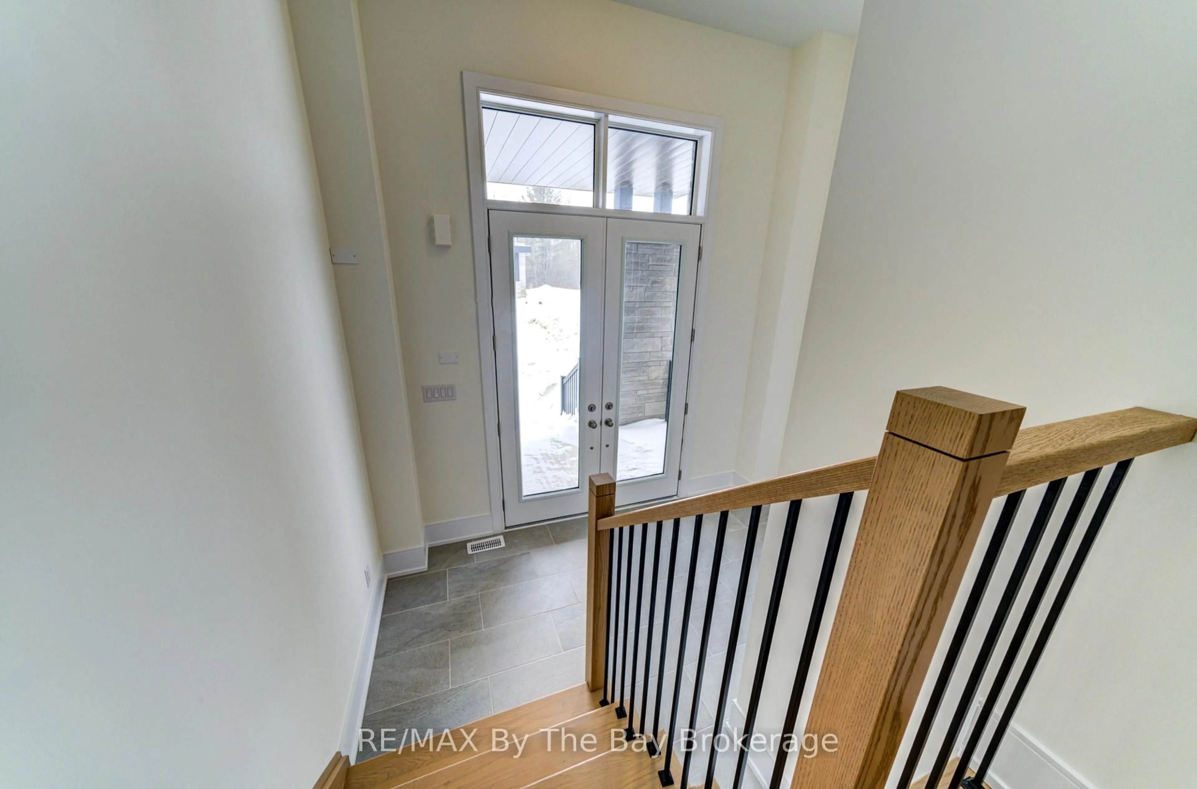Indoor entryway for 63 Rosanne Circ, Wasaga Beach Ontario L9Z 0M8