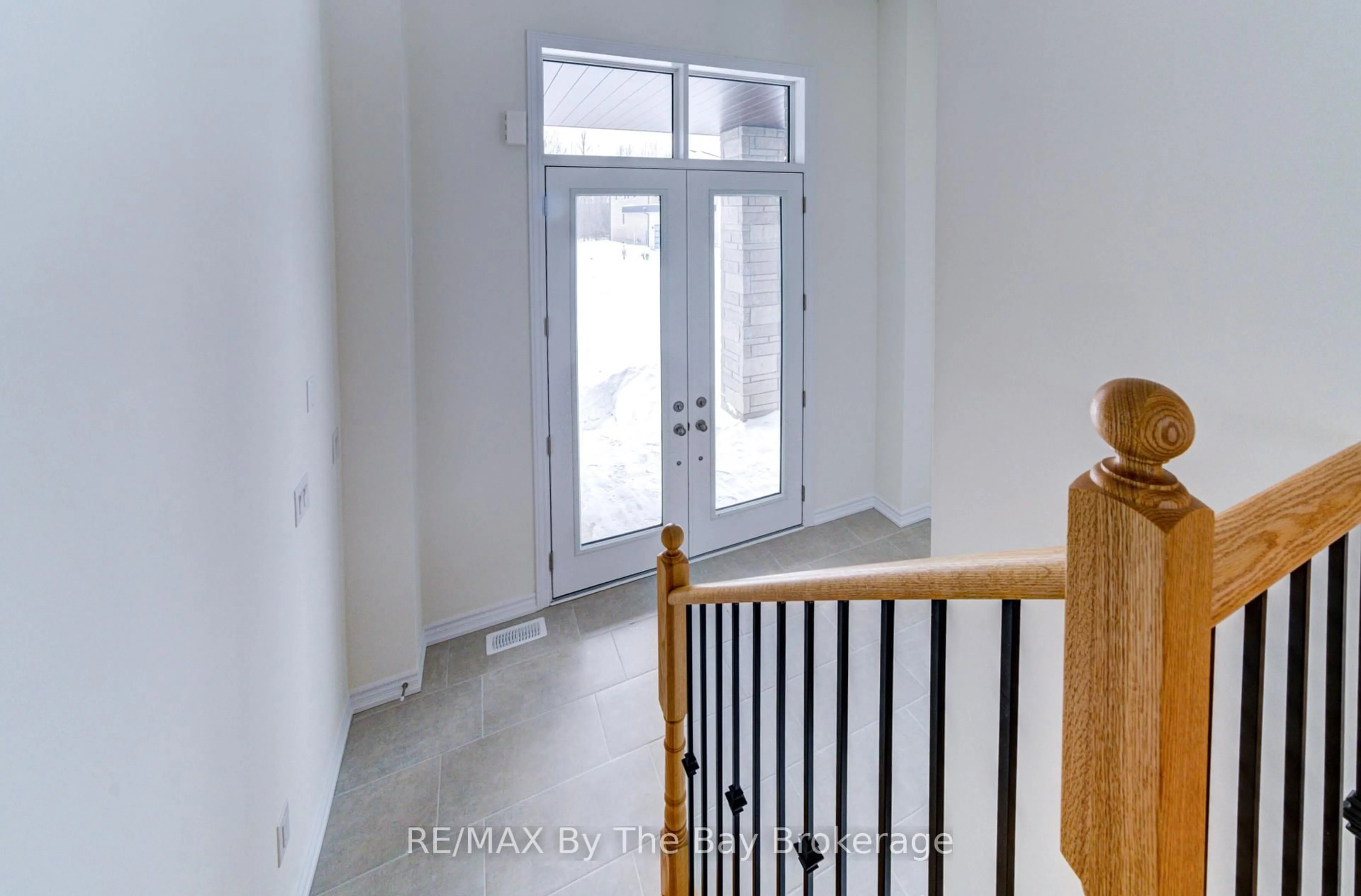 Indoor entryway for 61 Rosanne Circ, Wasaga Beach Ontario L9Z 0M8