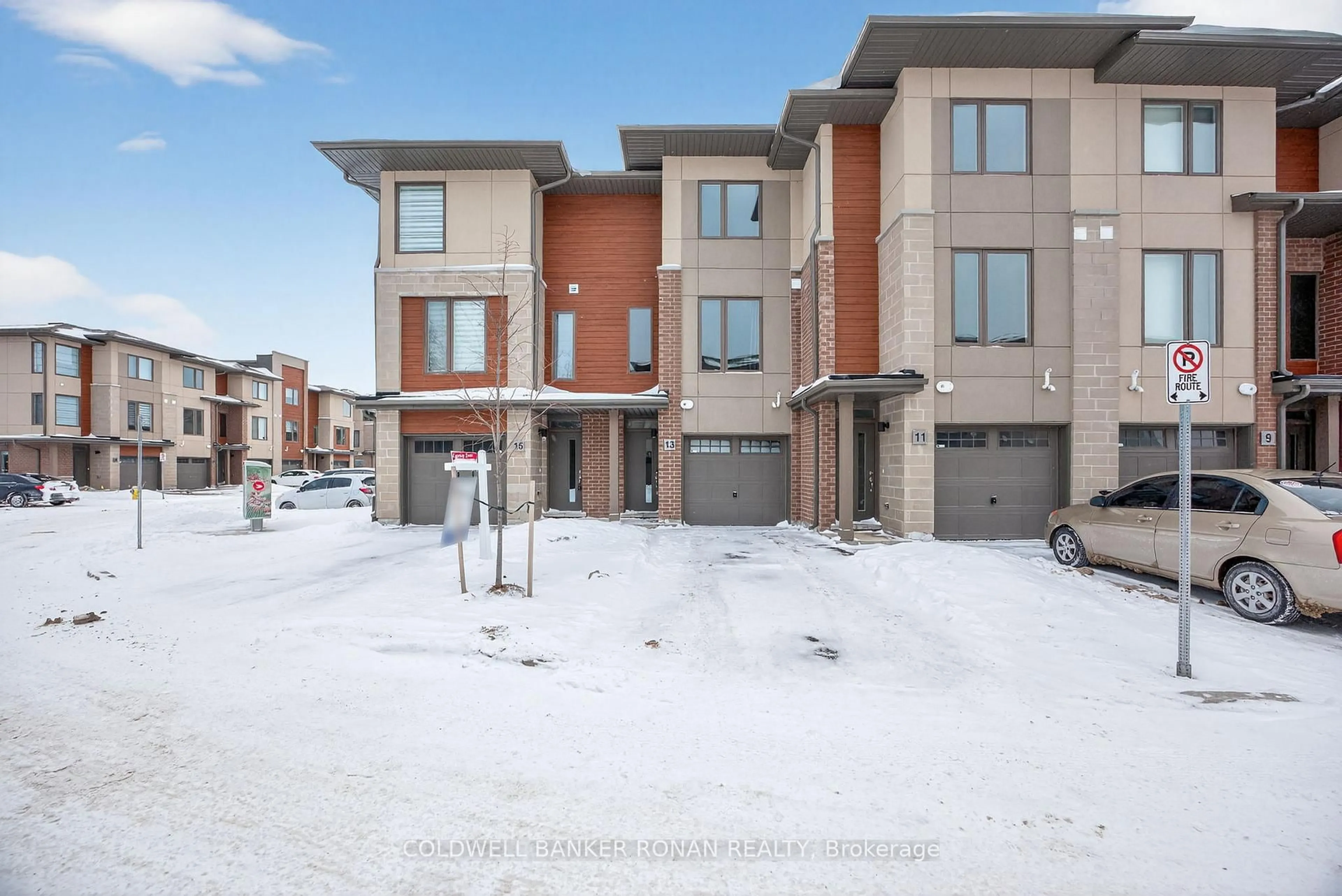 A pic from outside/outdoor area/front of a property/back of a property/a pic from drone, street for 13 Winters Cres, Collingwood Ontario L9Y 5H8