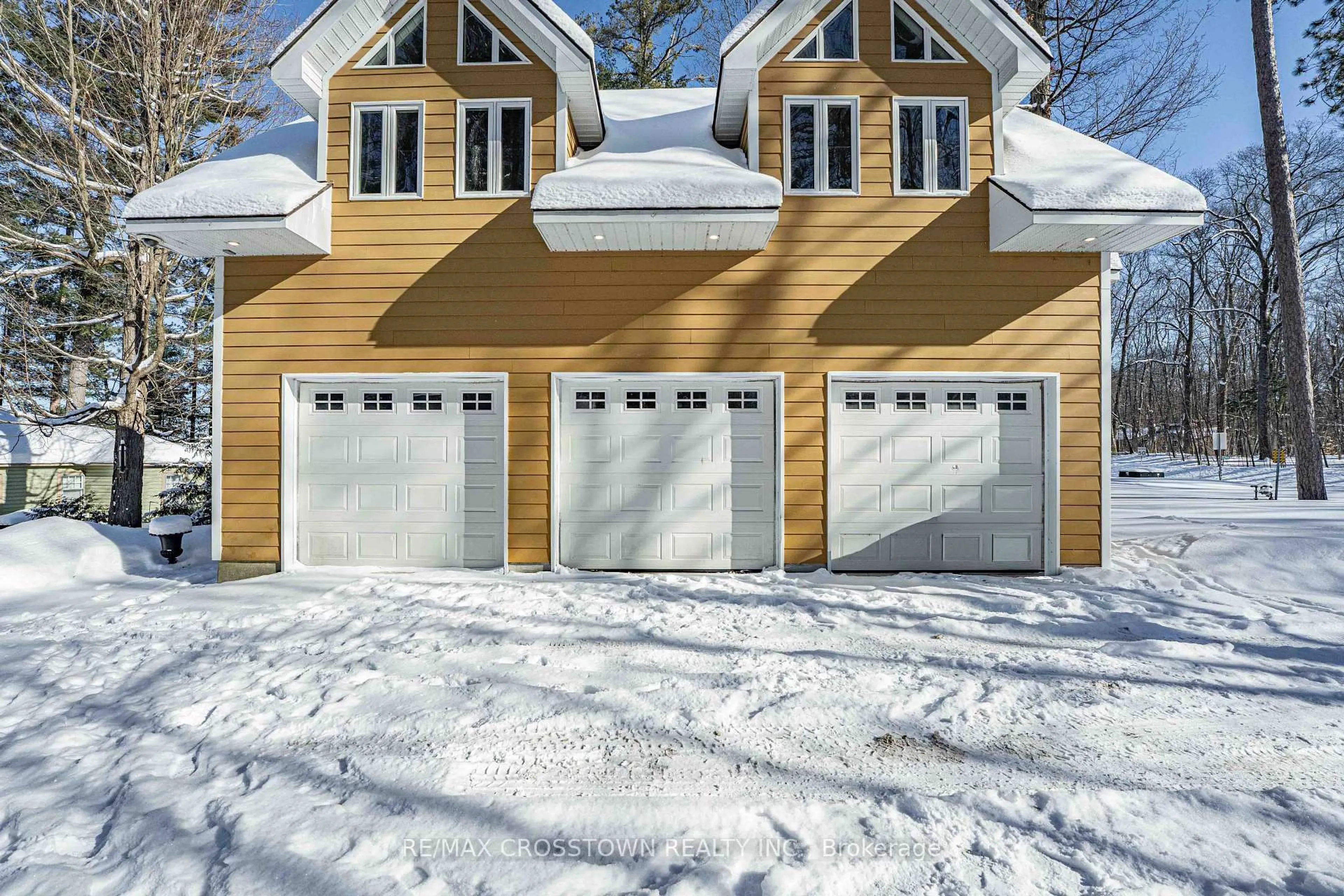 Indoor garage for 2240 South Orr Lake Rd, Springwater Ontario L0L 1P0
