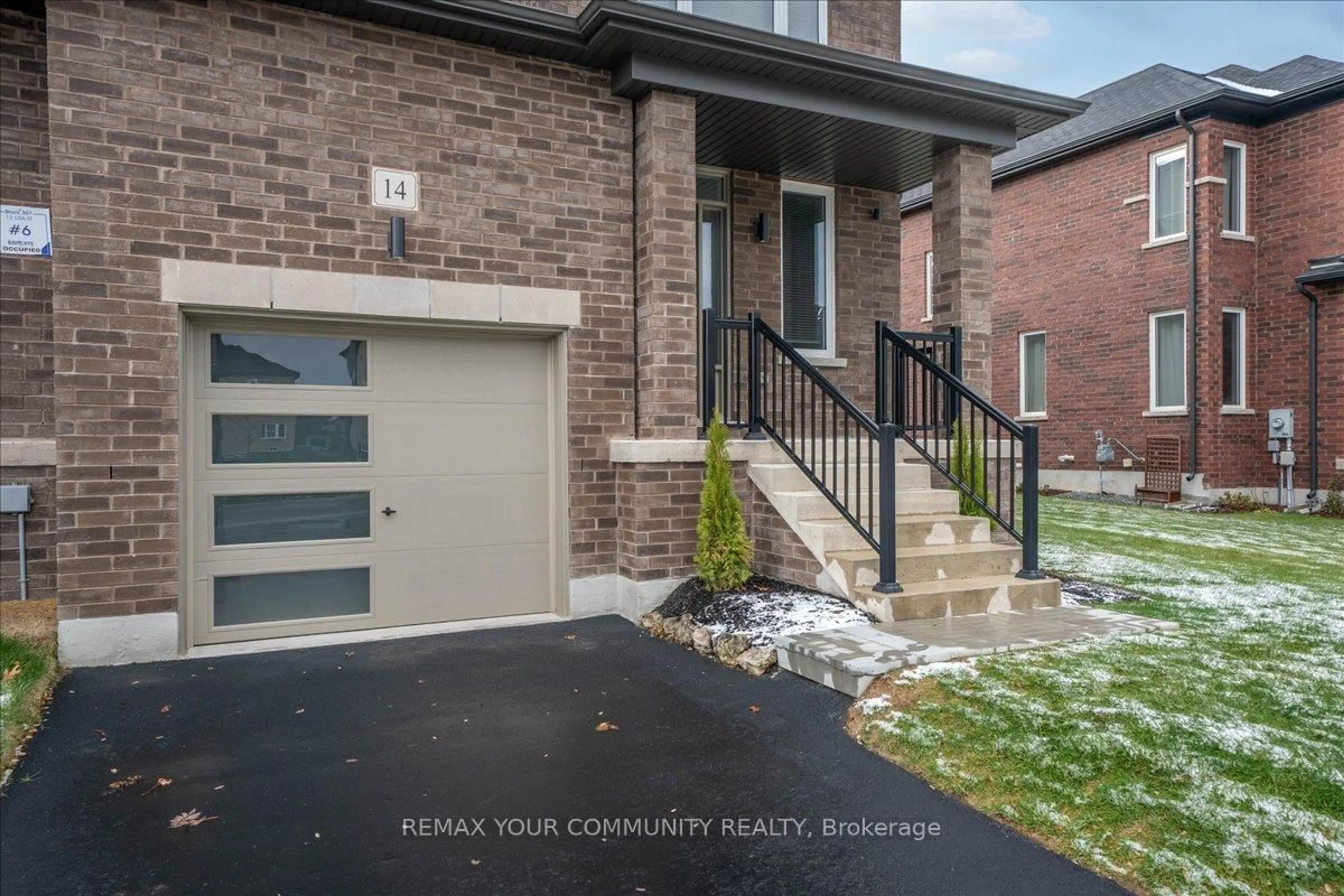 Home with brick exterior material, street for 14 Lisa St, Wasaga Beach Ontario L9E 0K8